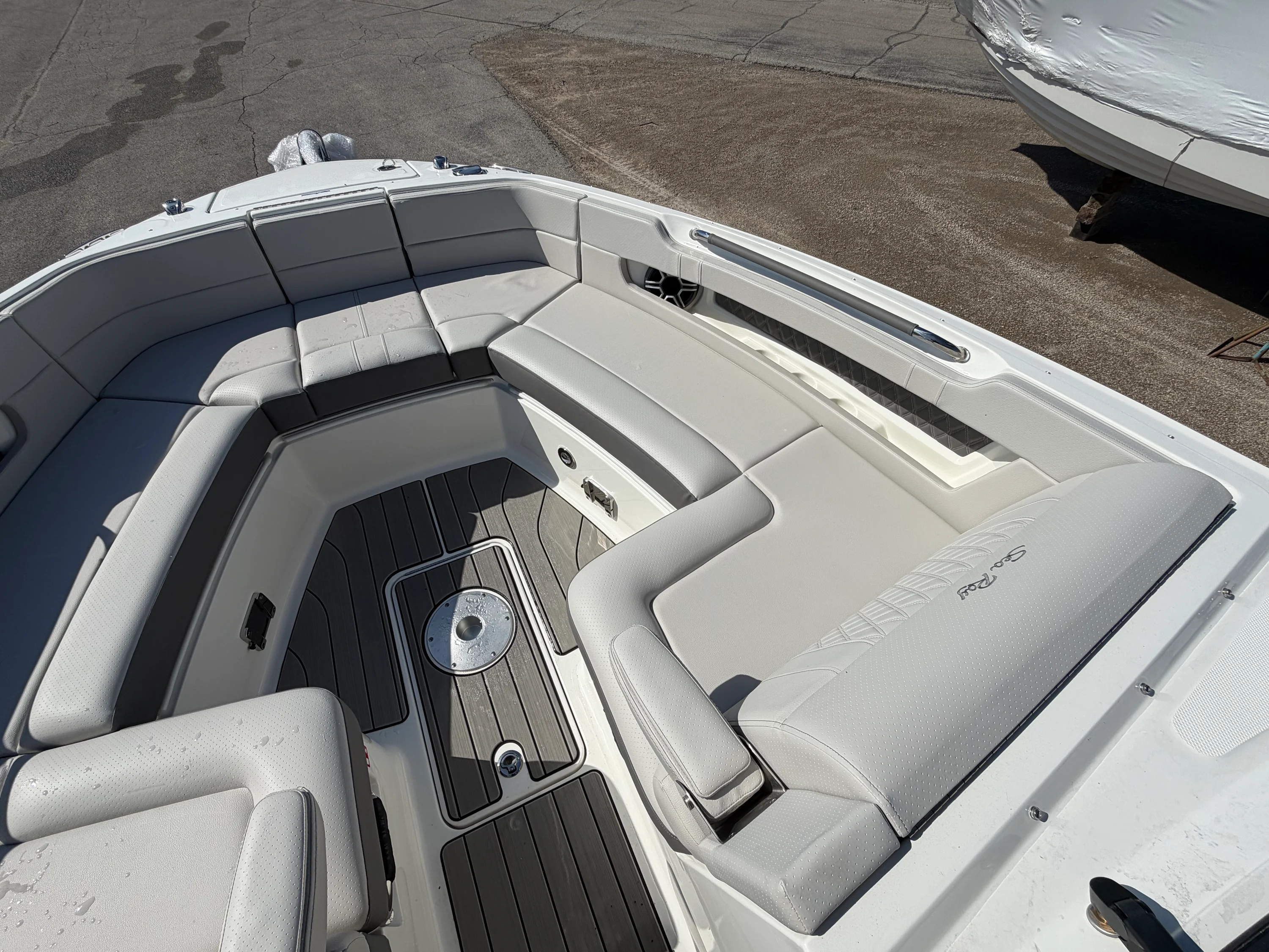 2026 Sea Ray SLX 310 Outboard Image Thumbnail #30