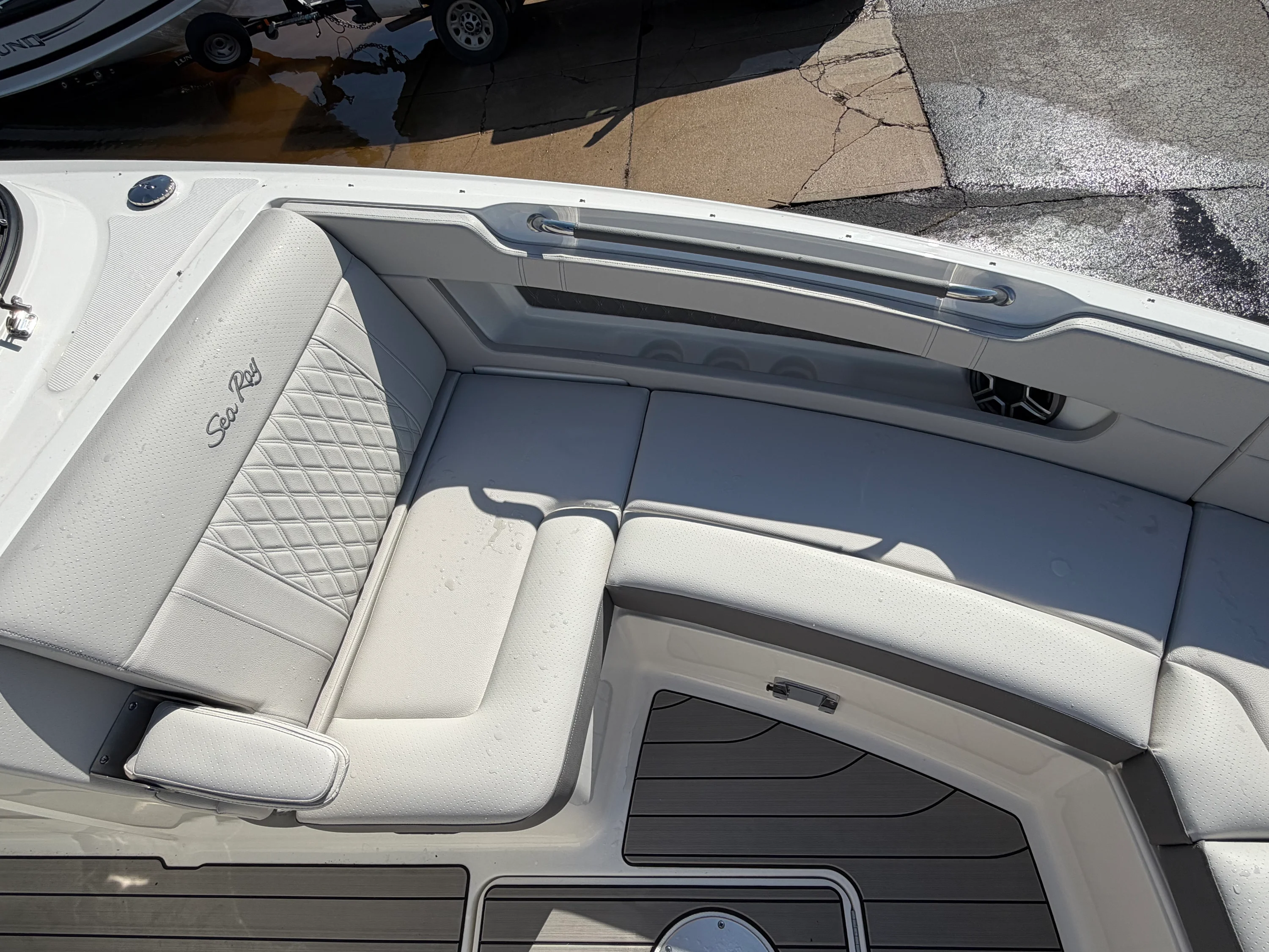 2026 Sea Ray SLX 310 Outboard Image Thumbnail #33