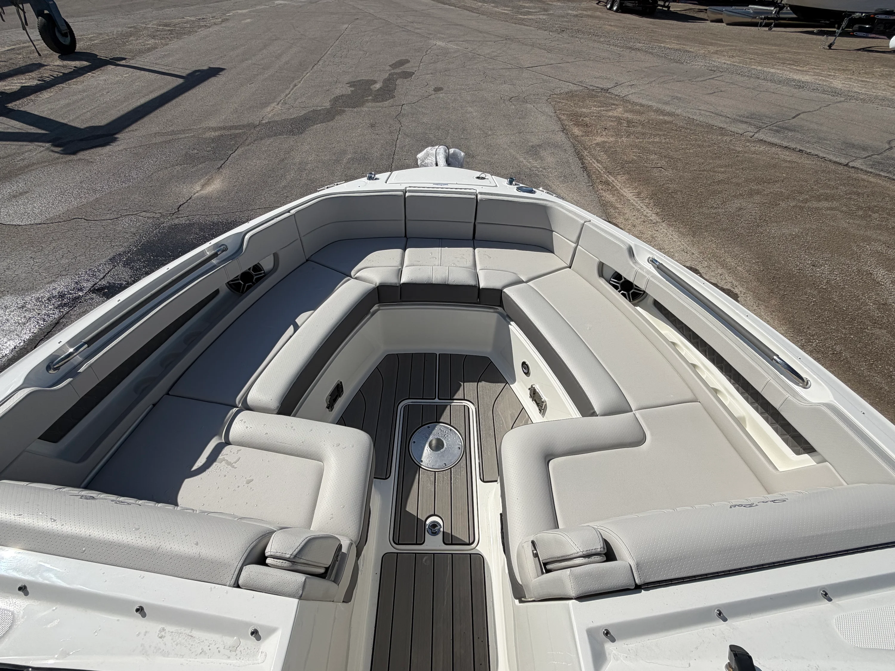 2026 Sea Ray SLX 310 Outboard Image Thumbnail #38