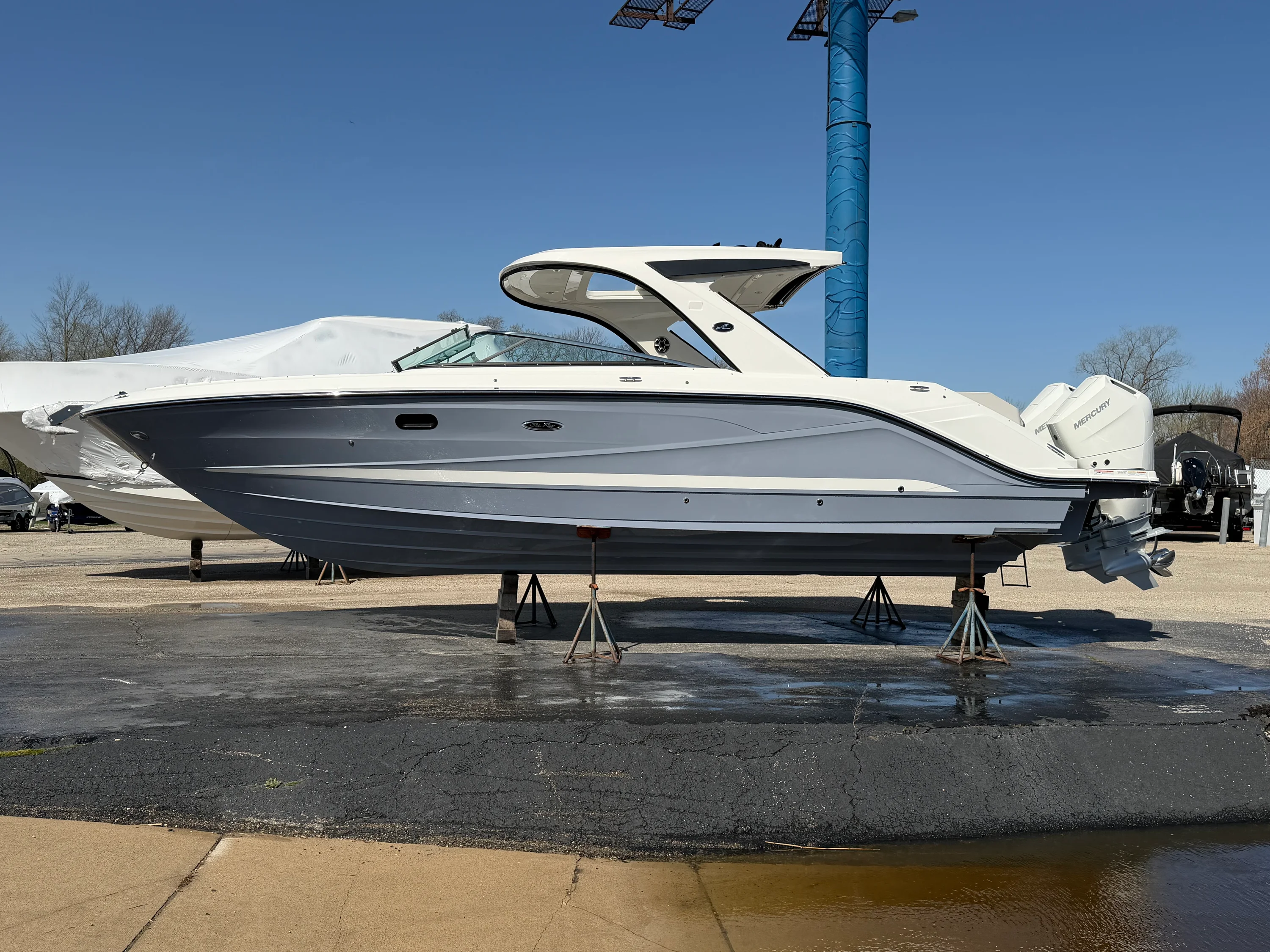2026 Sea Ray SLX 310 Outboard Image Thumbnail #3