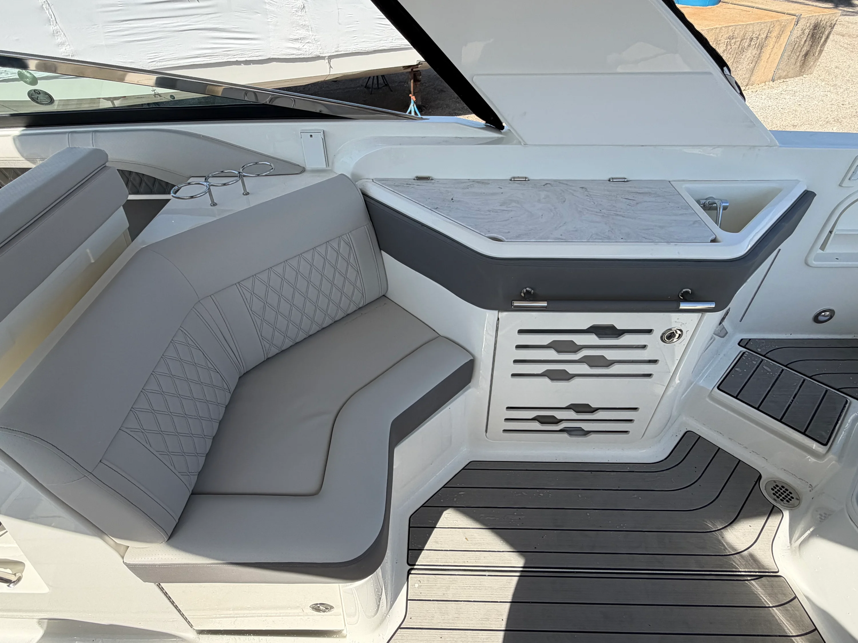 2026 Sea Ray SLX 310 Outboard Image Thumbnail #20
