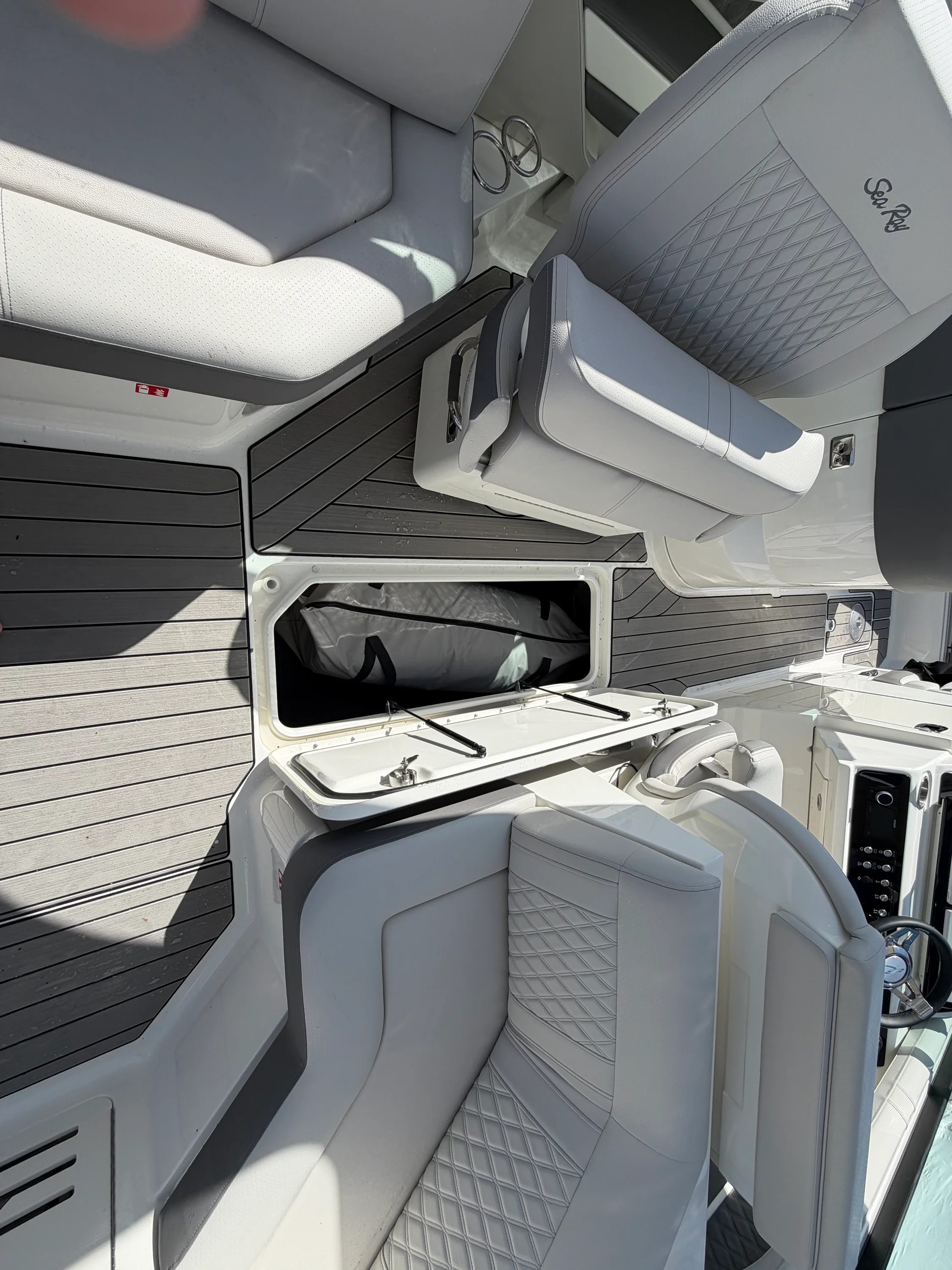 2026 Sea Ray SLX 310 Outboard Image Thumbnail #16