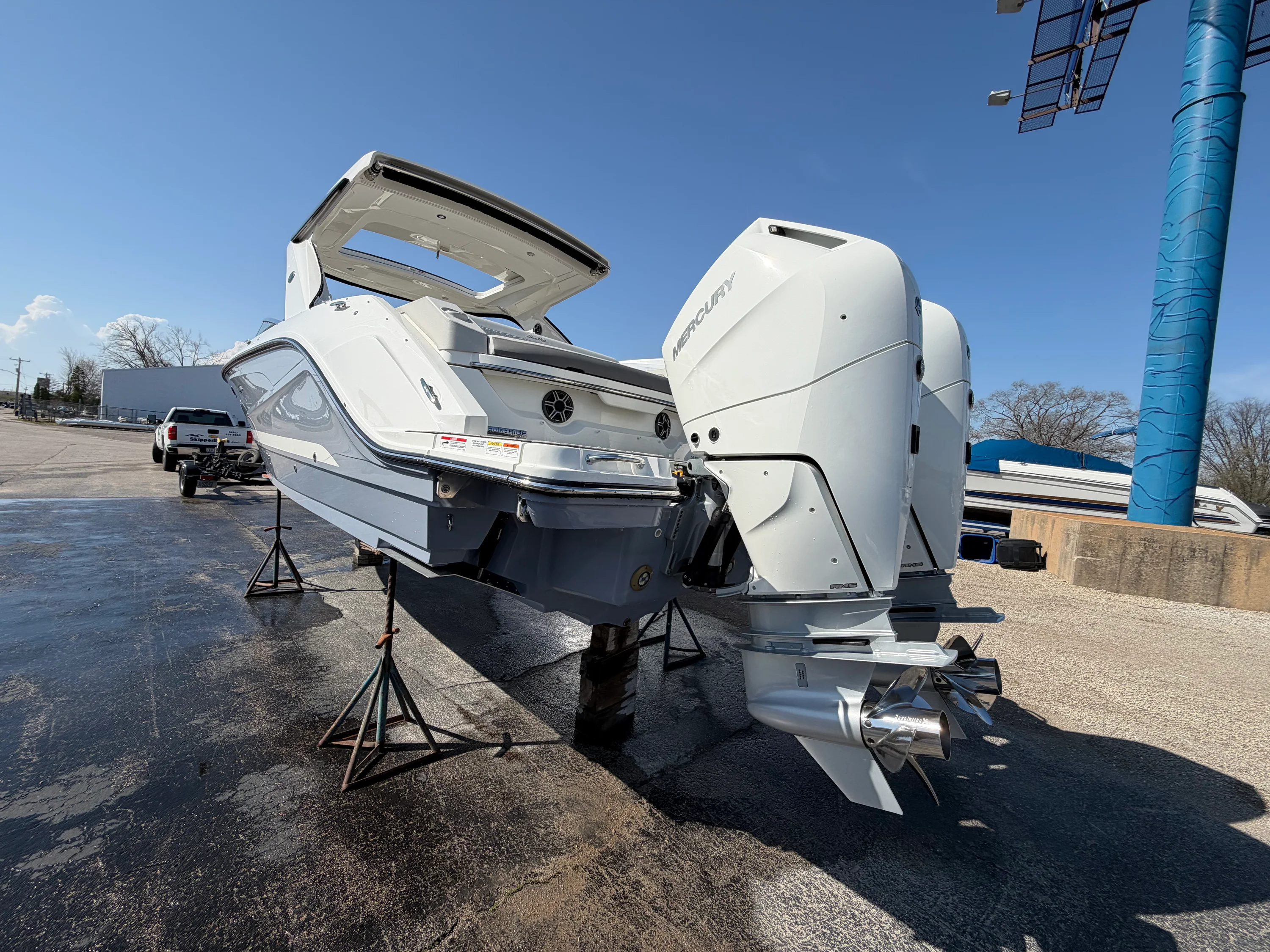 2026 Sea Ray SLX 310 Outboard Image Thumbnail #4