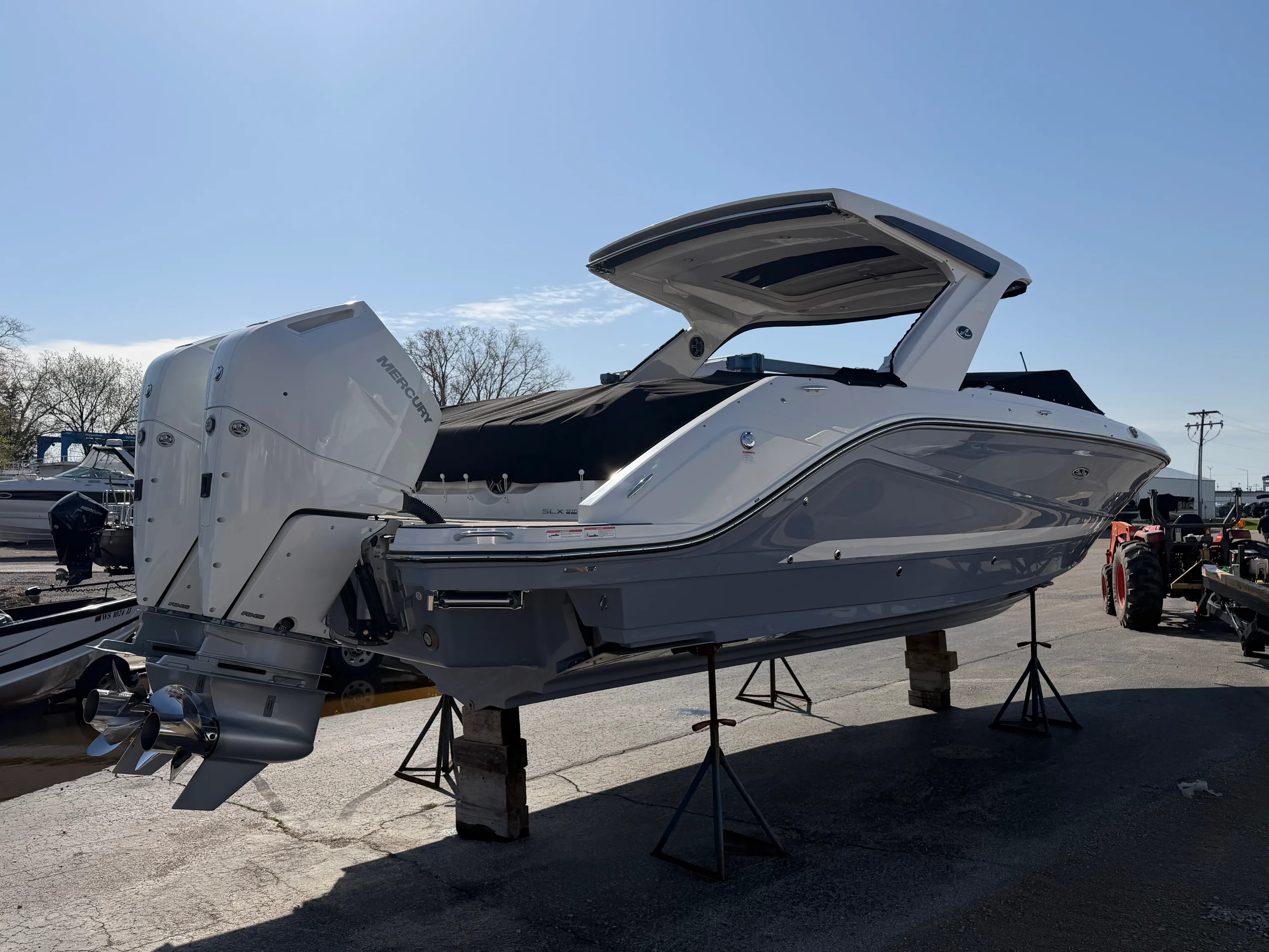2026 Sea Ray SLX 310 Outboard Image Thumbnail #76