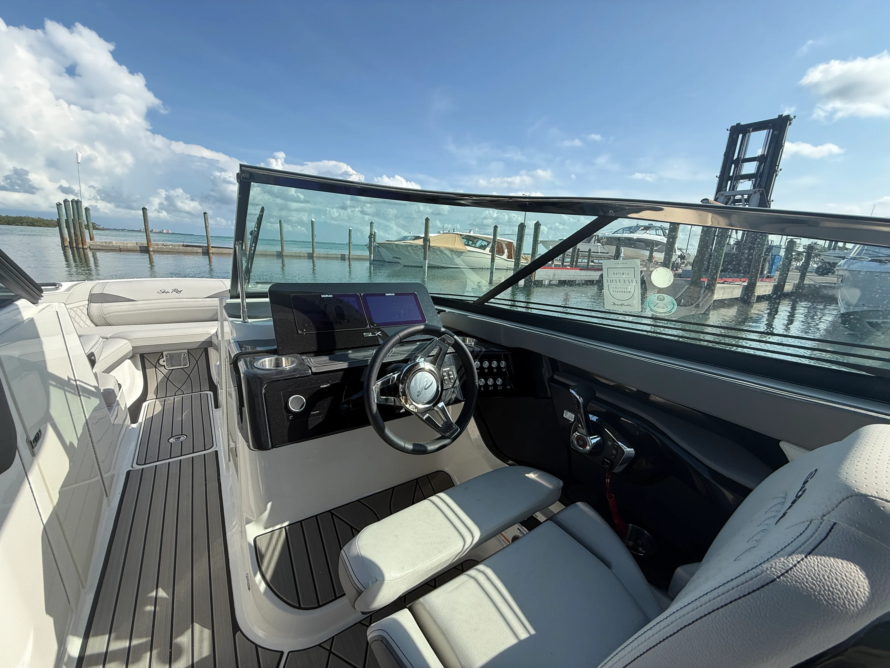2026 Sea Ray SLX 260 Outboard Image Thumbnail #8