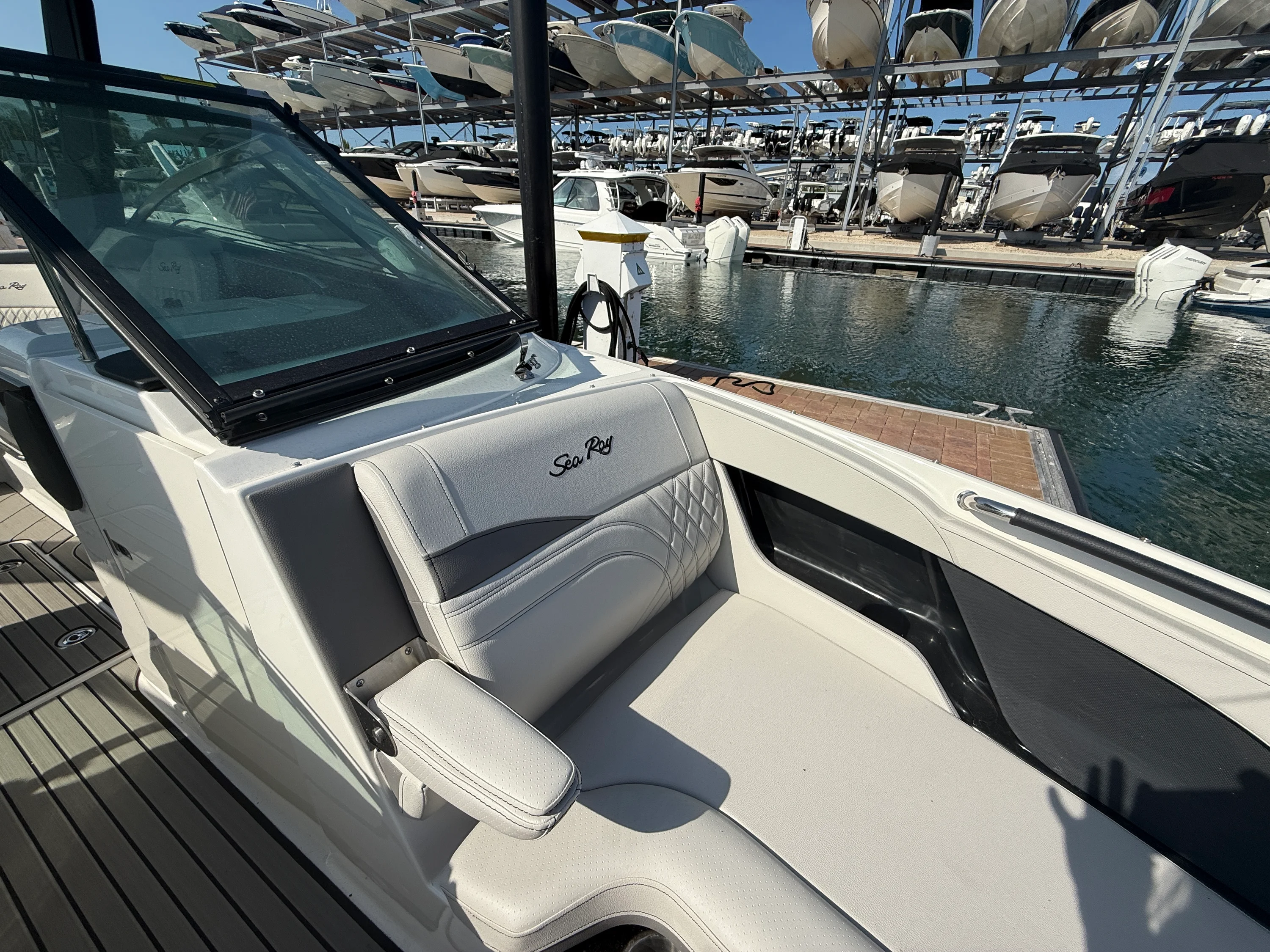 2026 Sea Ray SLX 260 Outboard Image Thumbnail #5