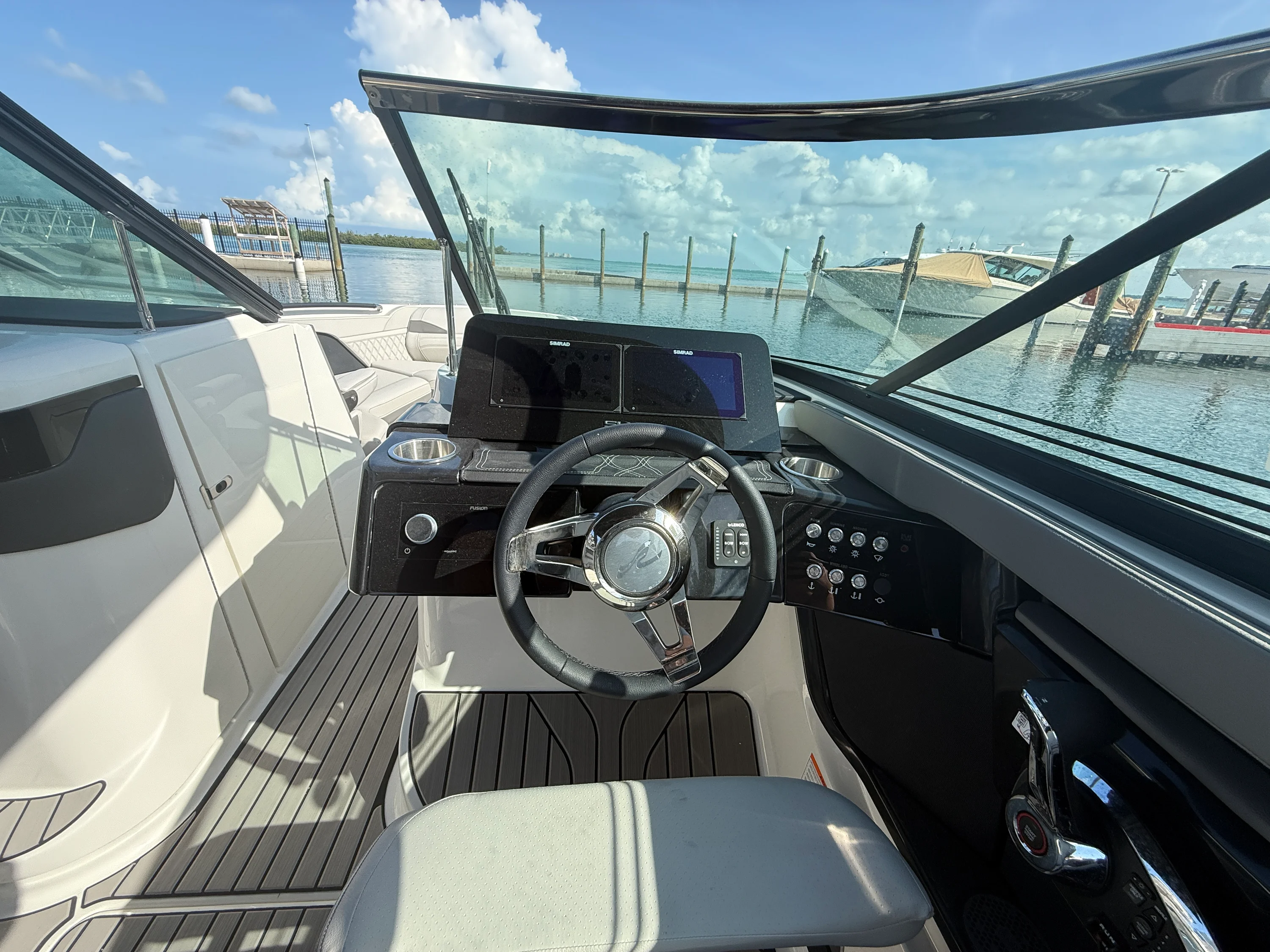 2026 Sea Ray SLX 260 Outboard Image Thumbnail #9