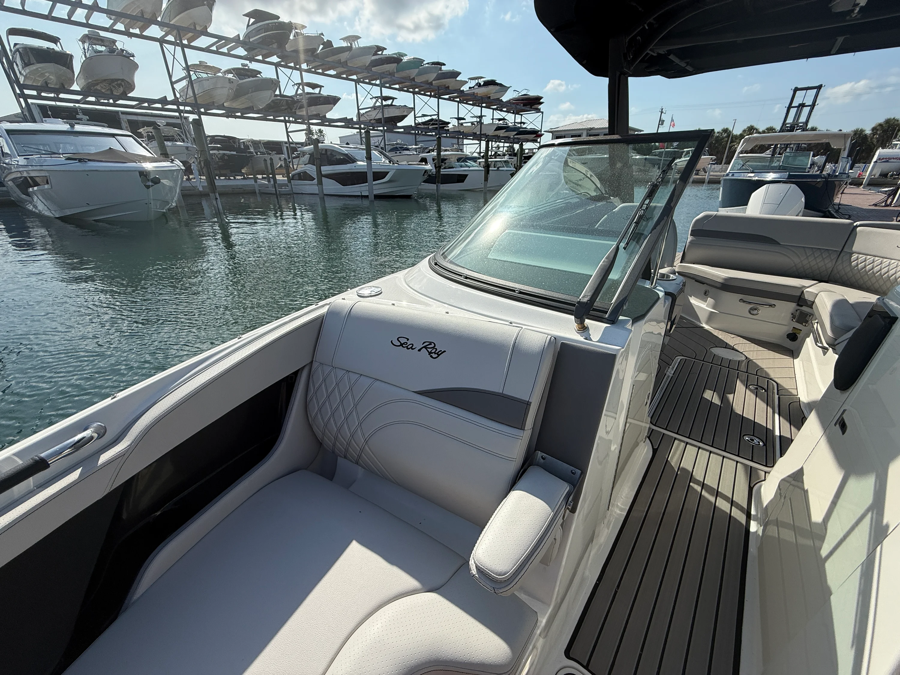 2026 Sea Ray SLX 260 Outboard Image Thumbnail #4