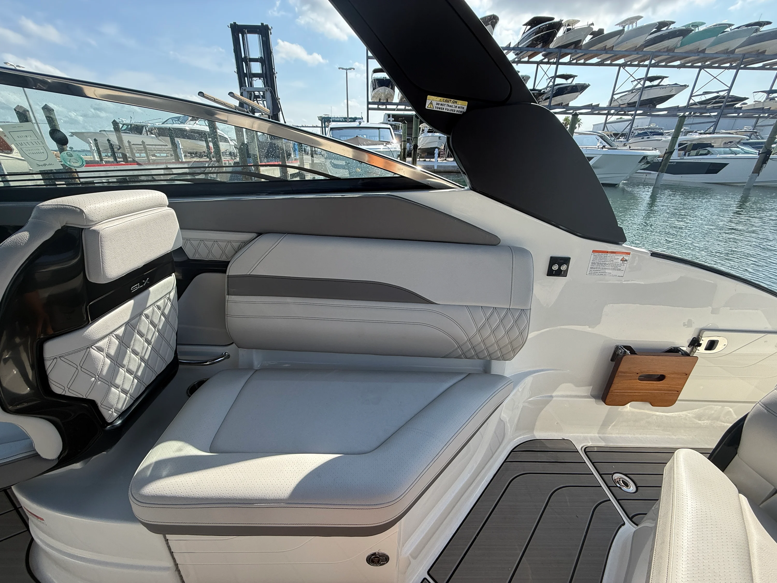 2026 Sea Ray SLX 260 Outboard Image Thumbnail #15