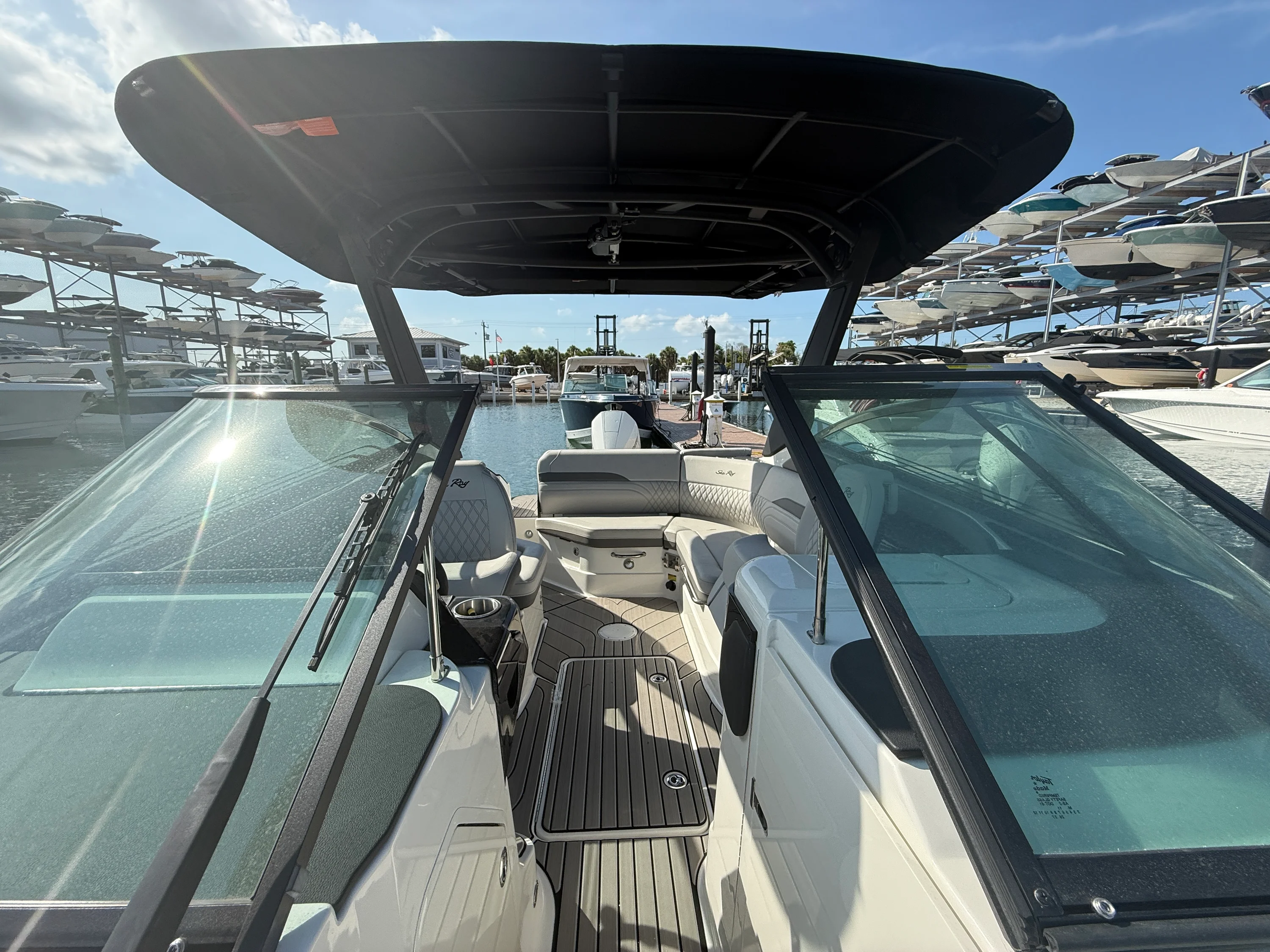 2026 Sea Ray SLX 260 Outboard Image Thumbnail #6