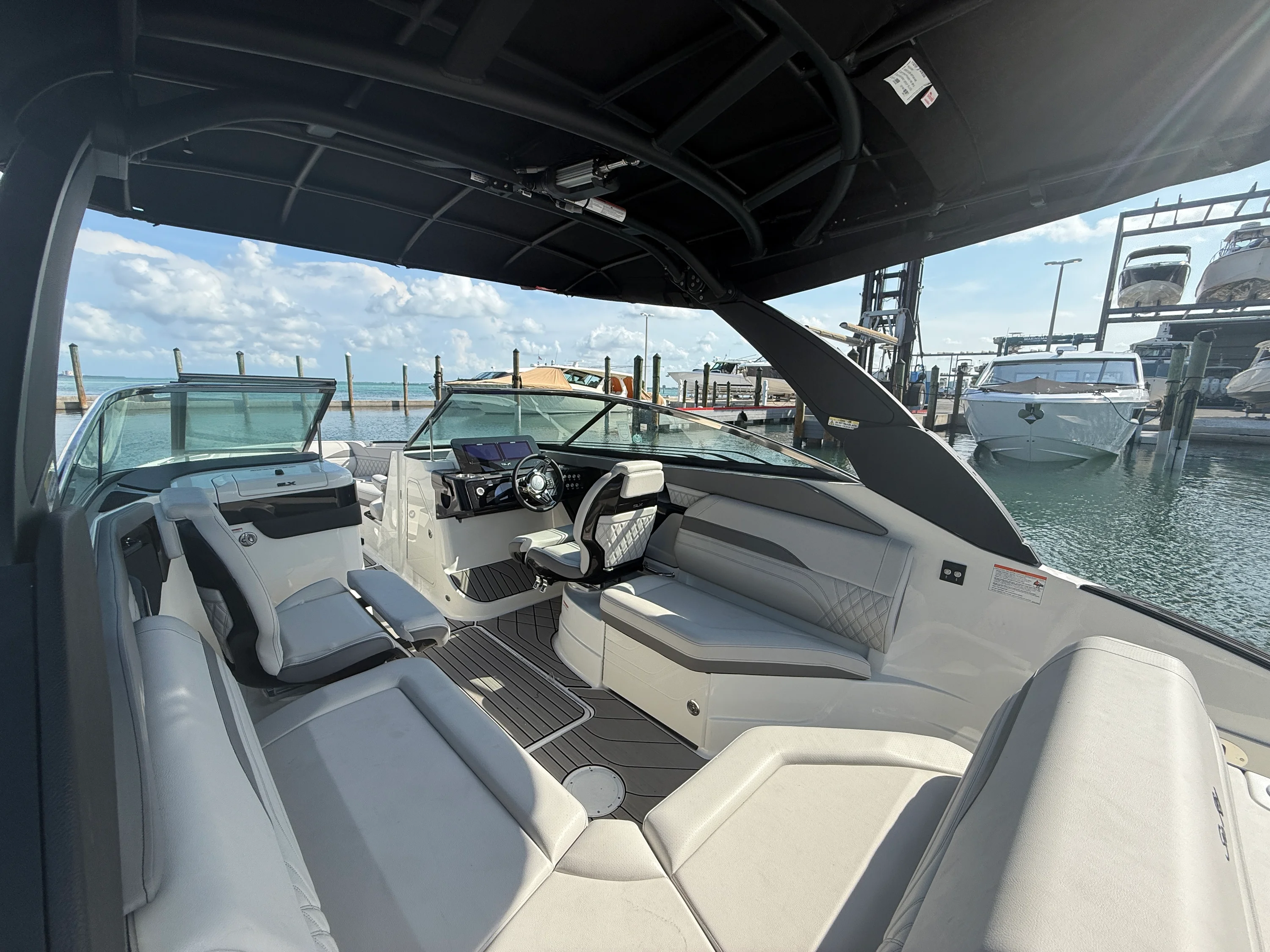 2026 Sea Ray SLX 260 Outboard Image Thumbnail #22