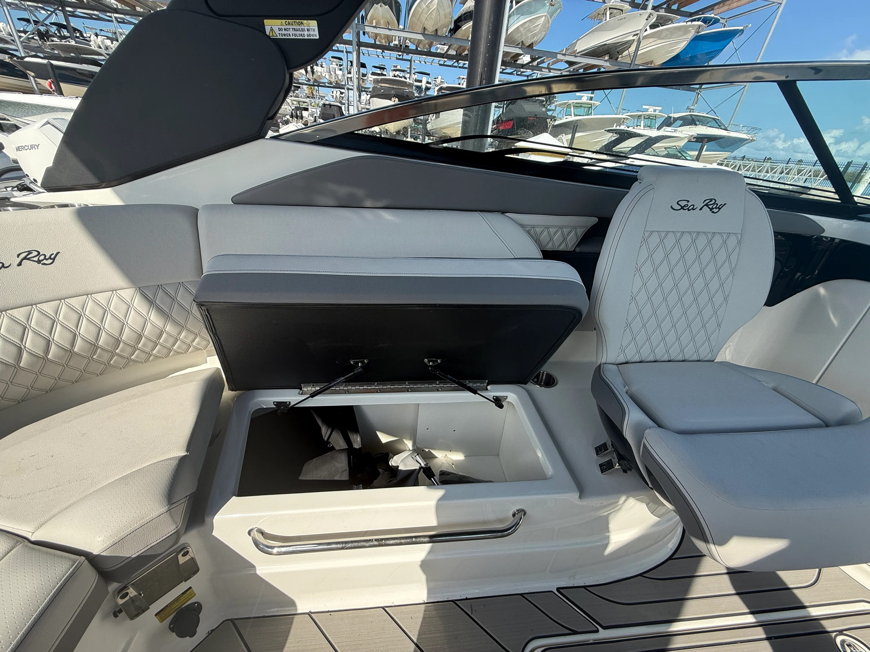 2026 Sea Ray SLX 260 Outboard Image Thumbnail #17