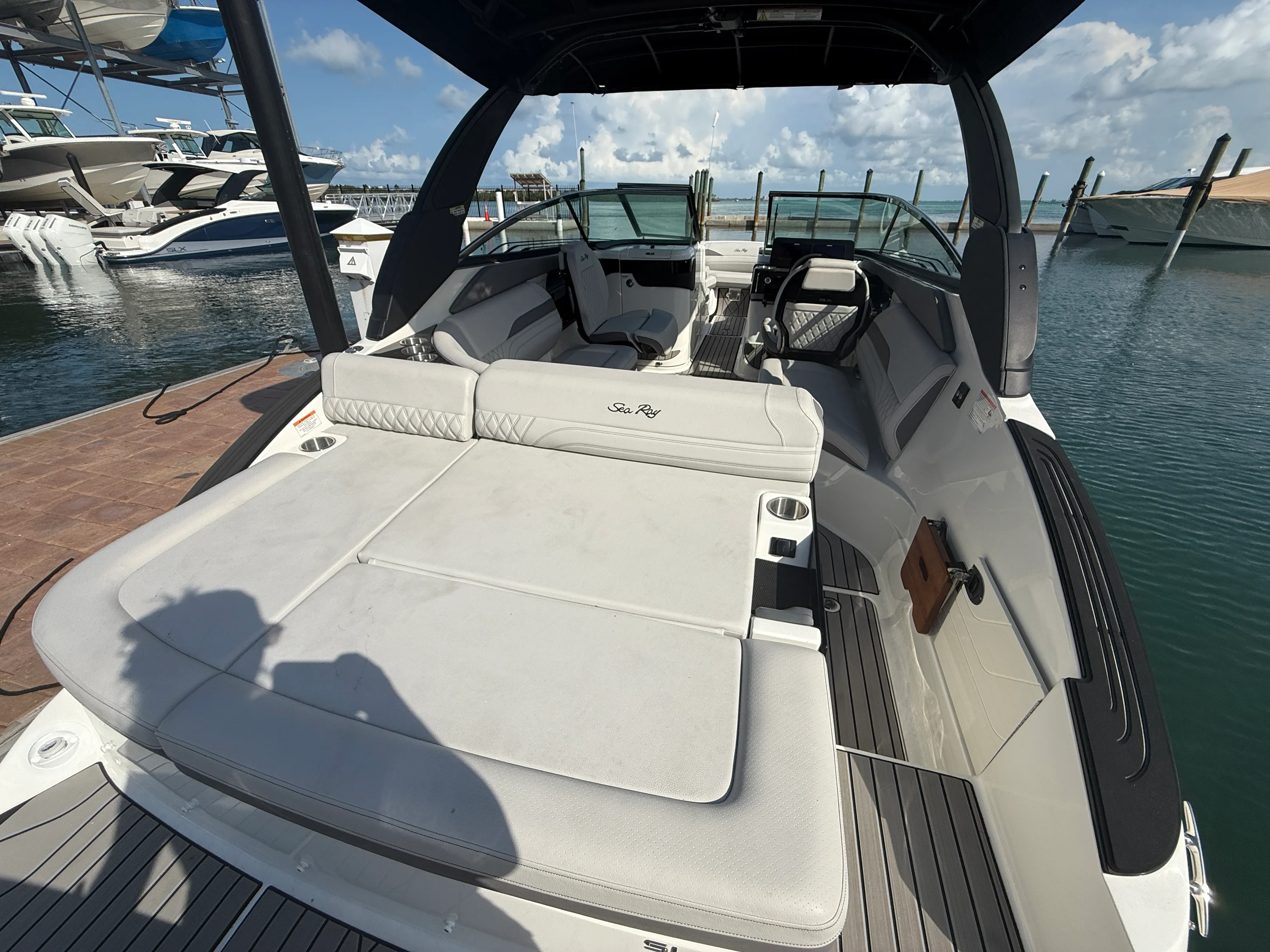 2026 Sea Ray SLX 260 Outboard Image Thumbnail #20