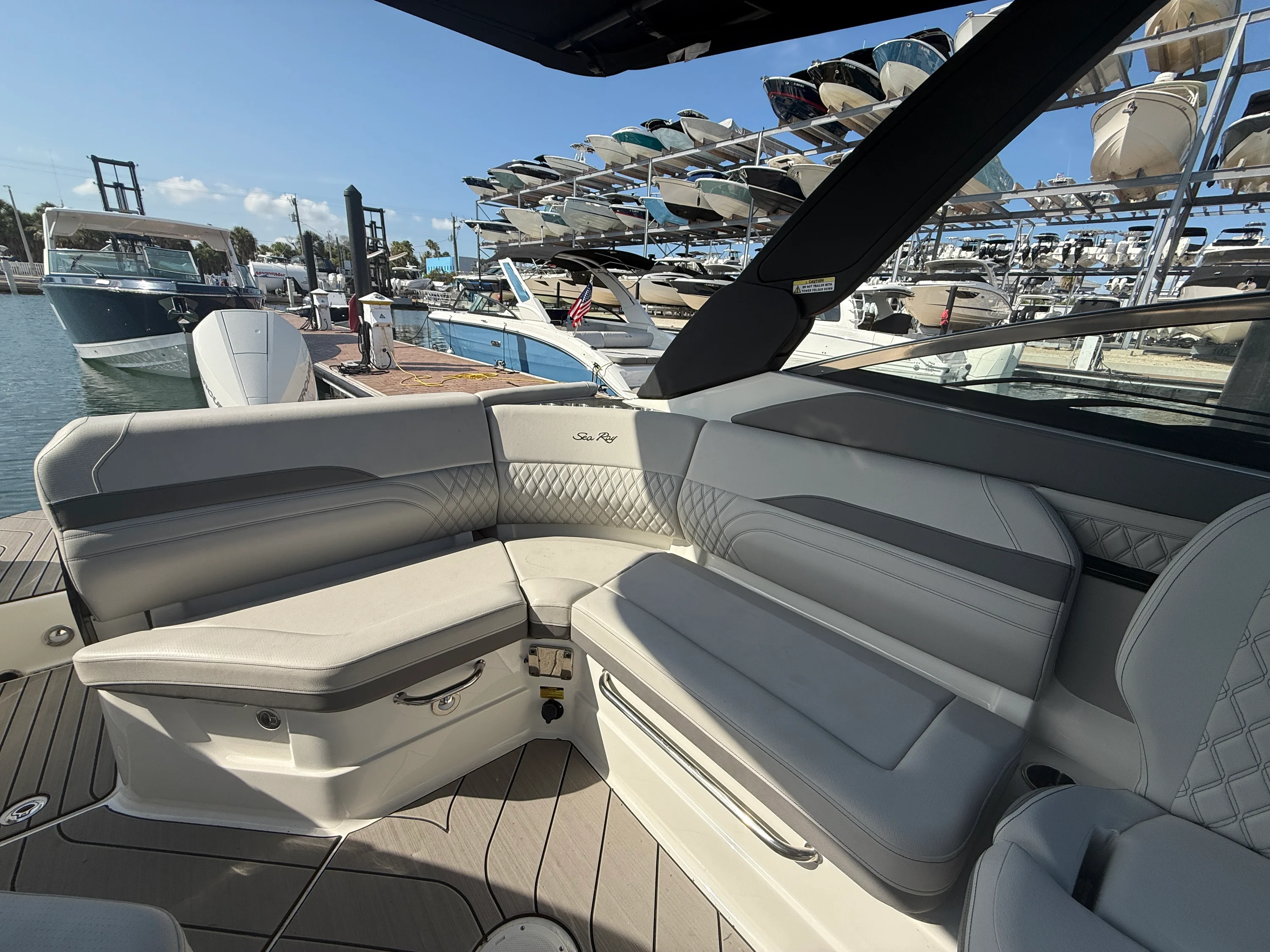 2026 Sea Ray SLX 260 Outboard Image Thumbnail #14