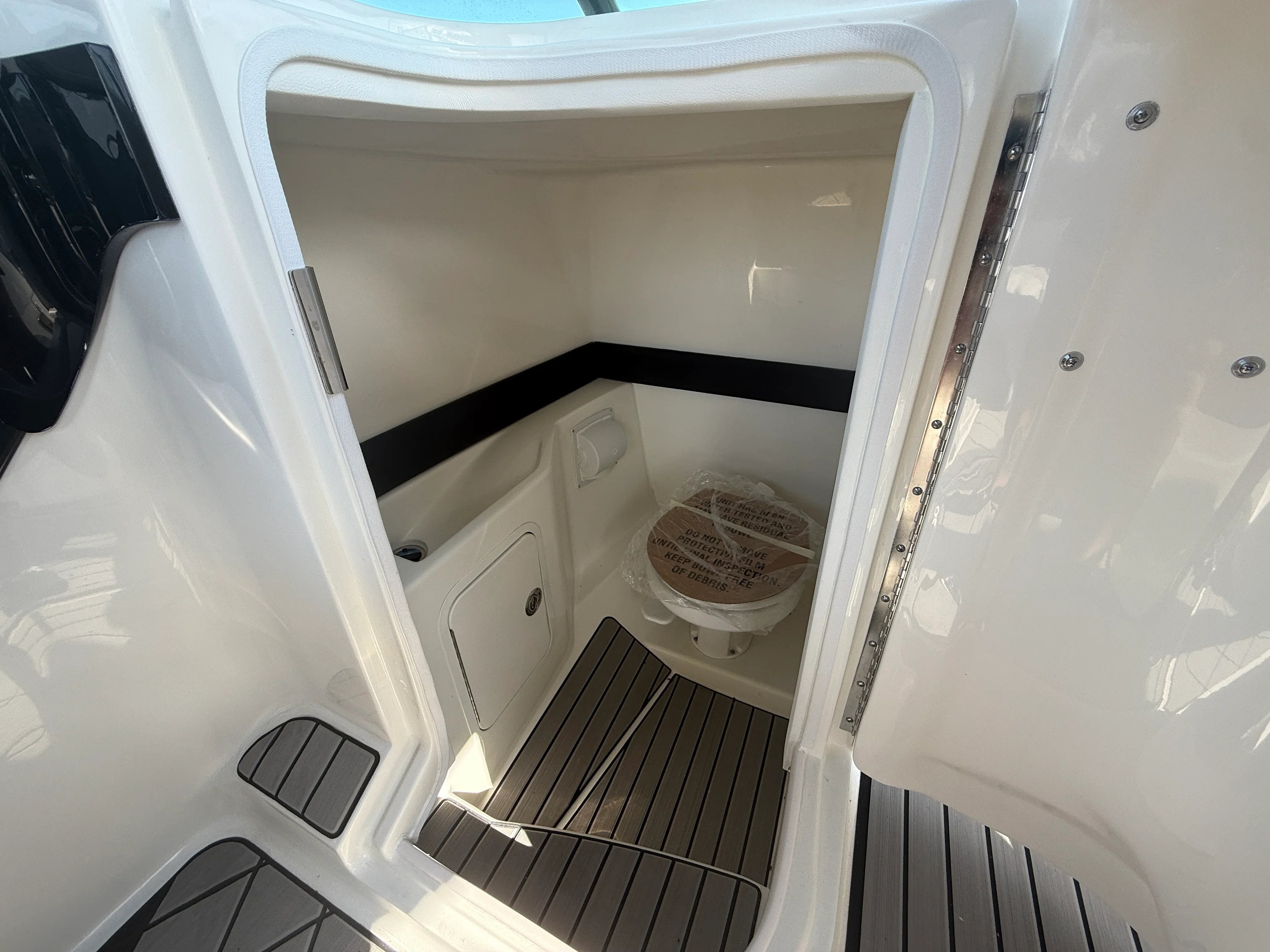 2026 Sea Ray SLX 260 Outboard Image Thumbnail #12