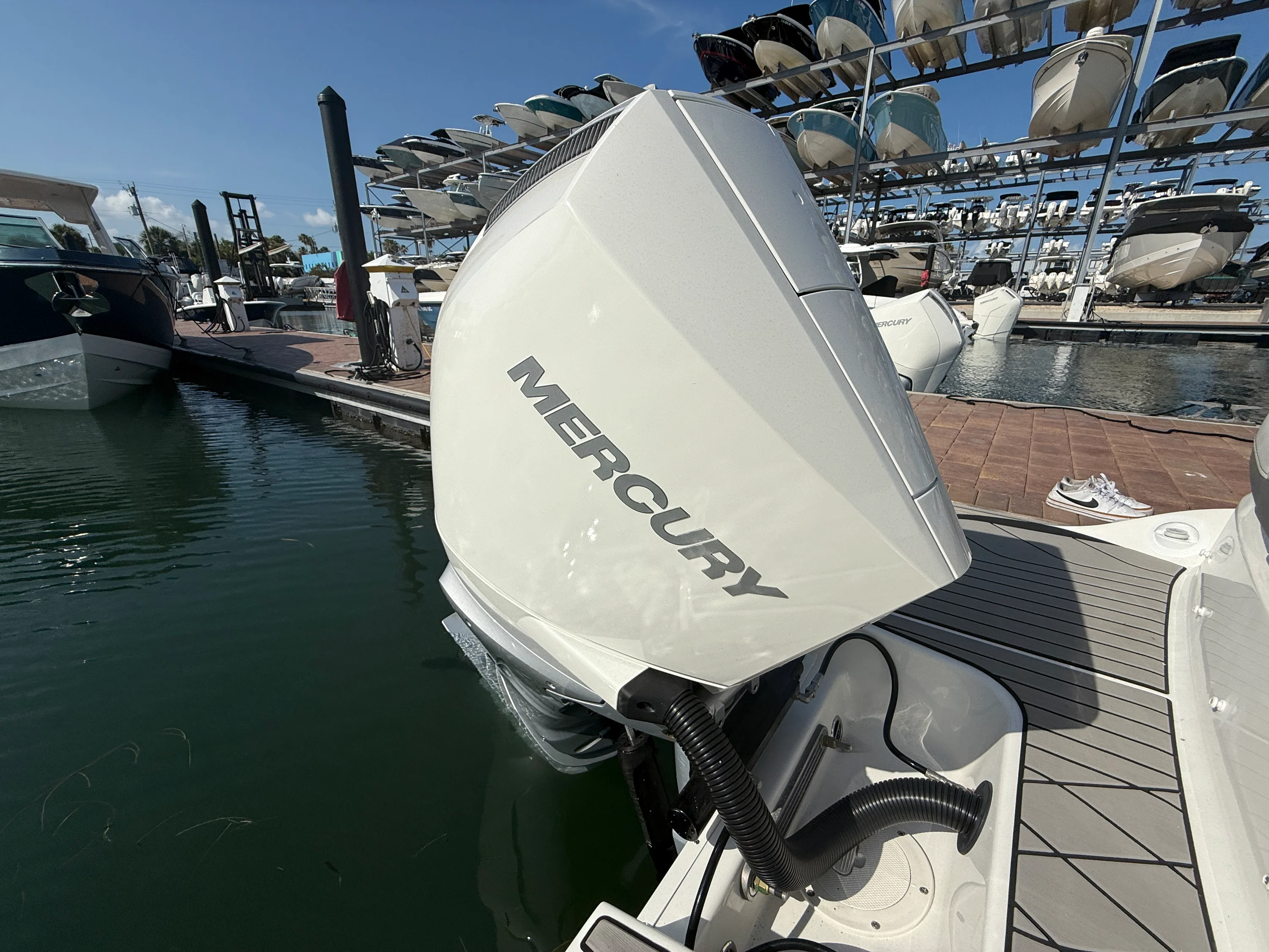 2026 Sea Ray SLX 260 Outboard Image Thumbnail #24