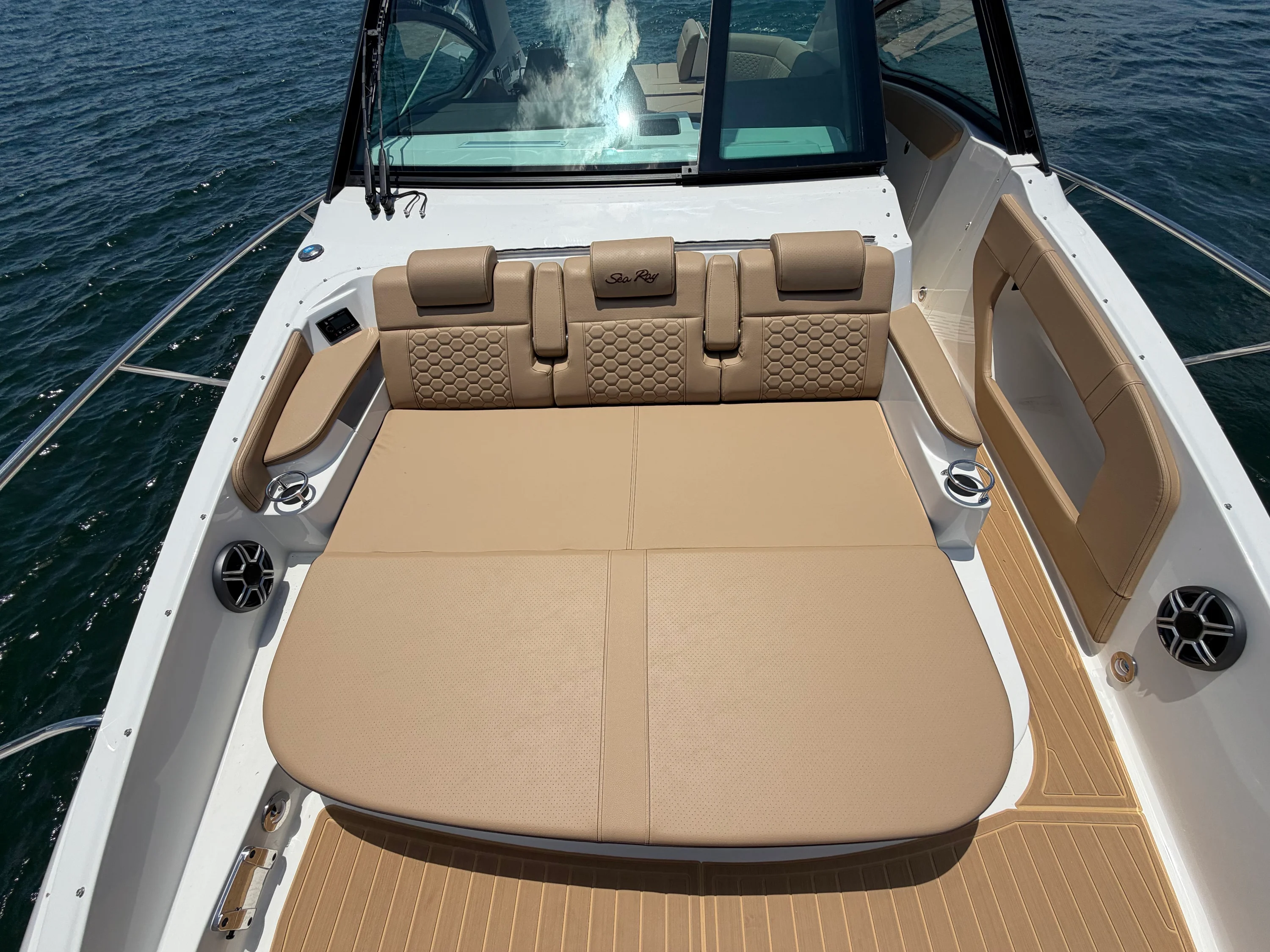 2026 Sea Ray Sundancer 320 Image Thumbnail #17