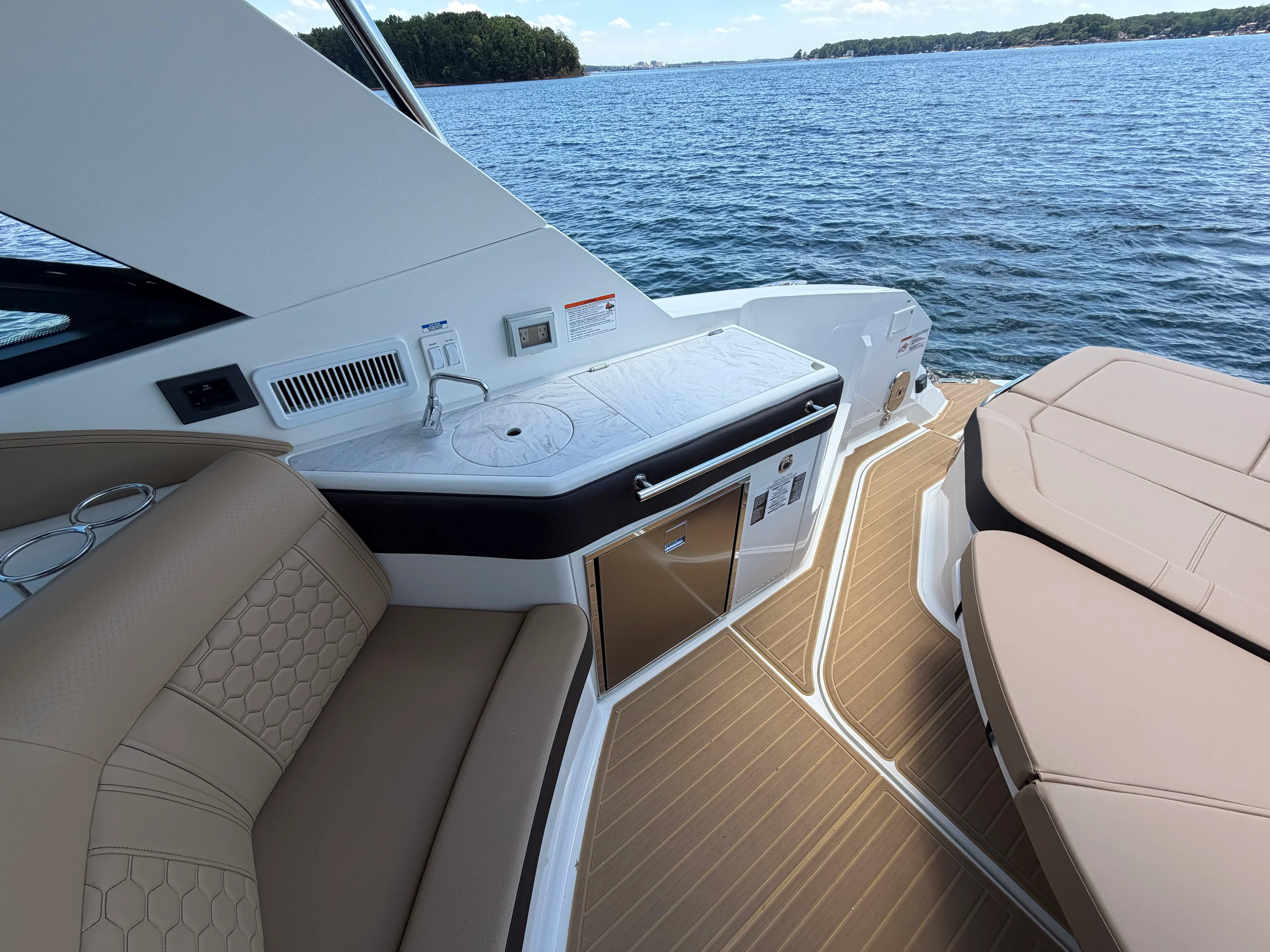 2026 Sea Ray Sundancer 320 Image Thumbnail #31