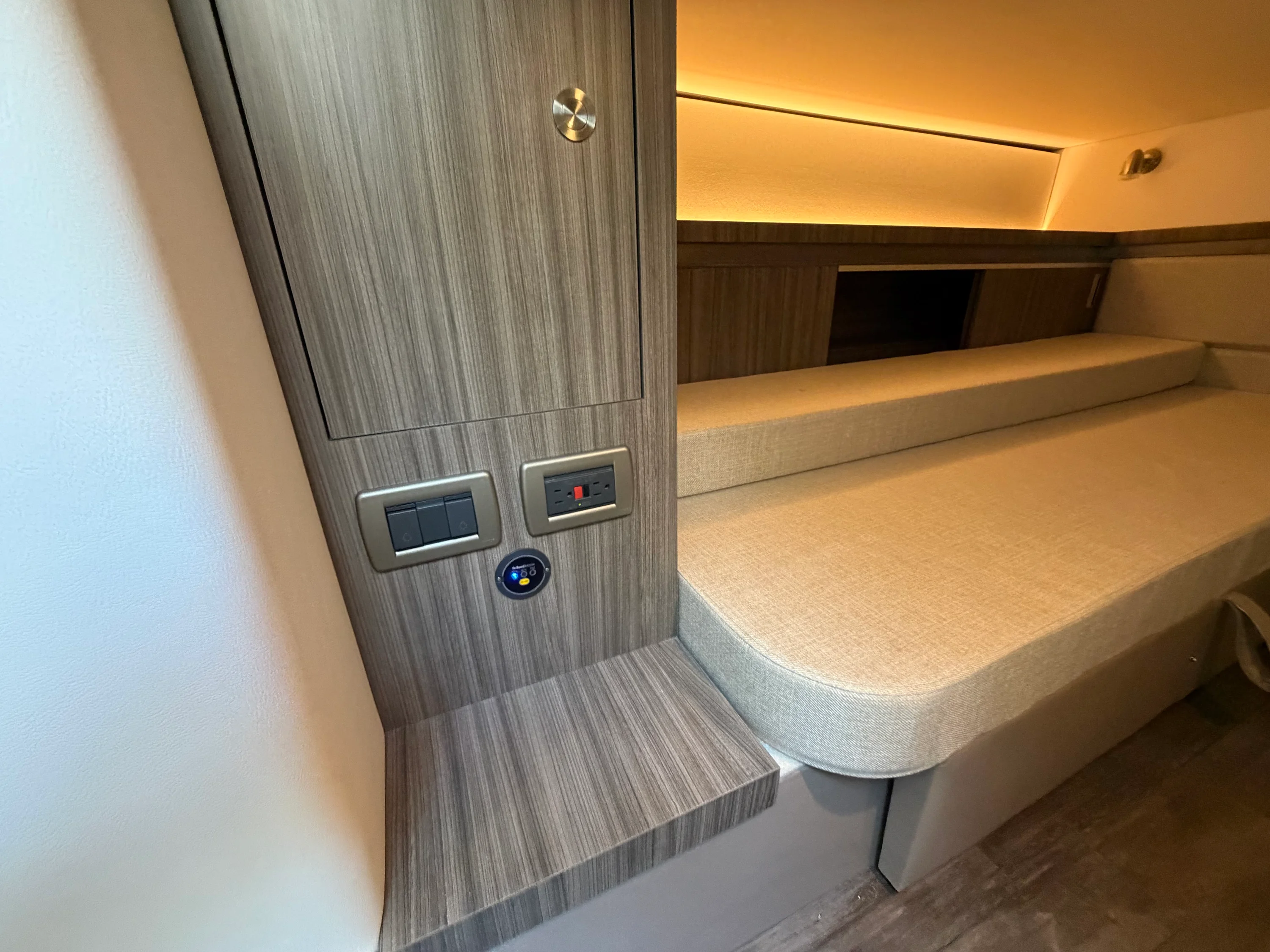 2026 Sea Ray Sundancer 320 Image Thumbnail #26