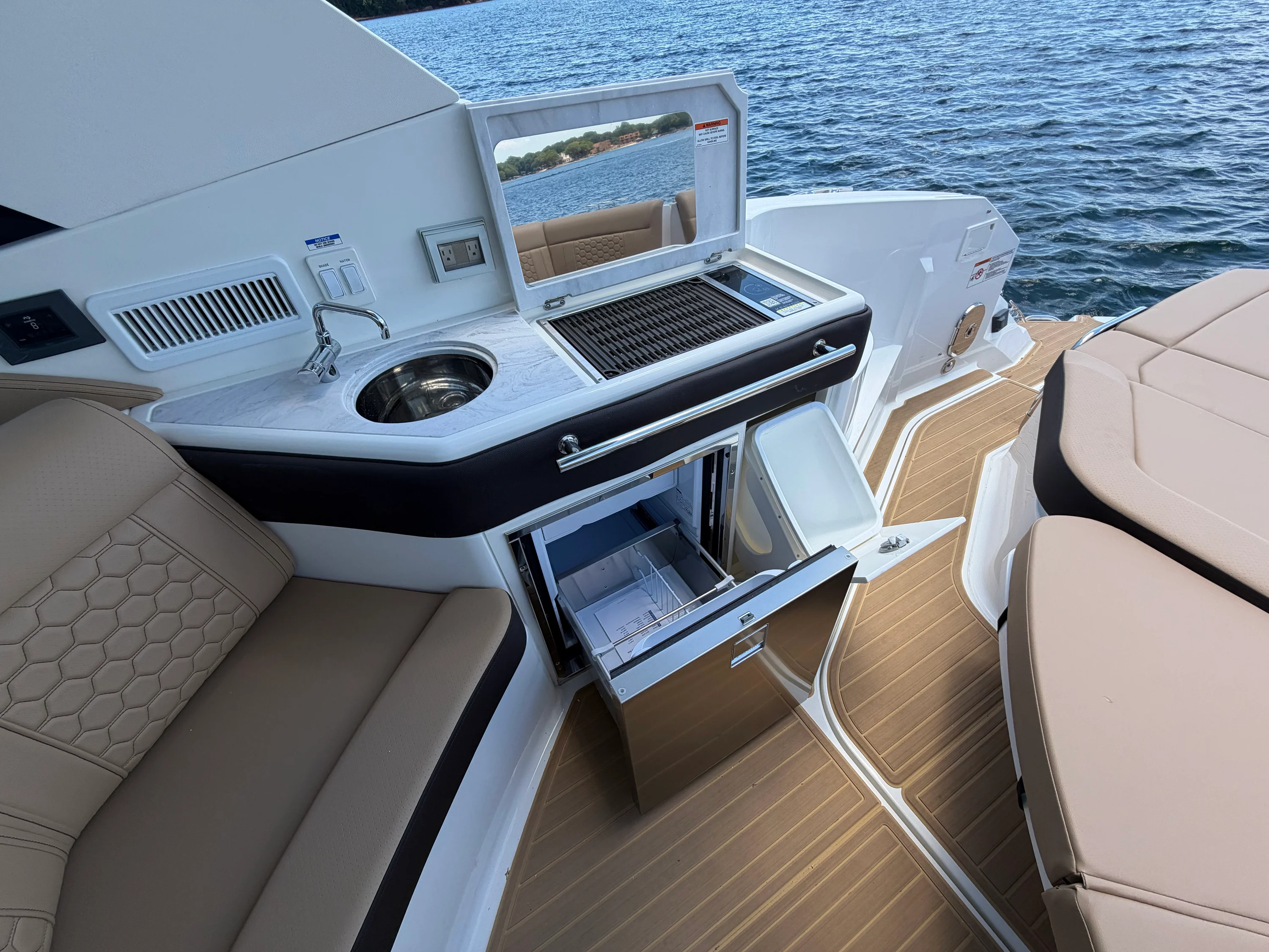 2026 Sea Ray Sundancer 320 Image Thumbnail #34