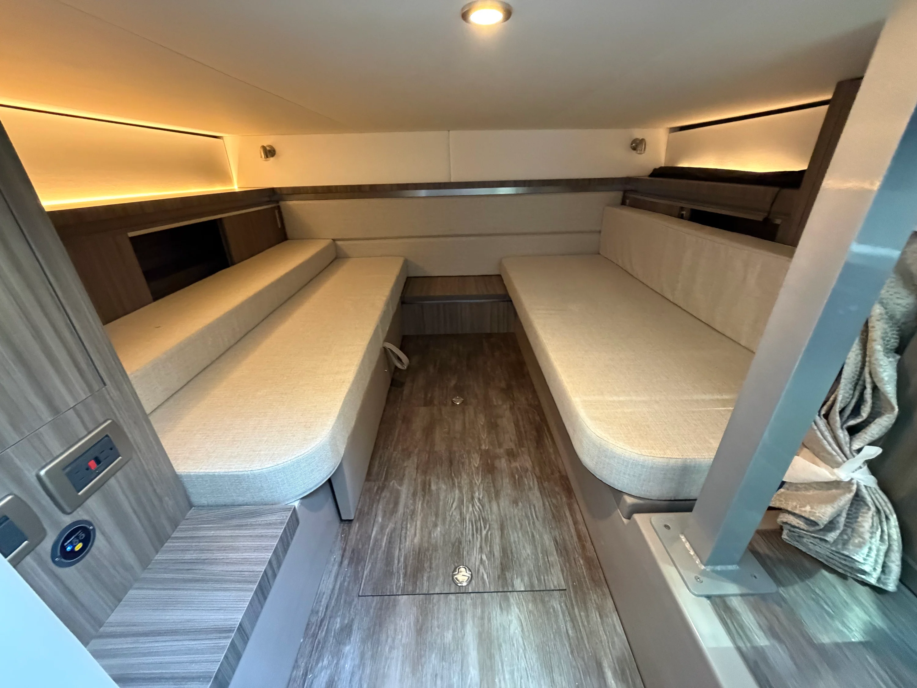 2026 Sea Ray Sundancer 320 Image Thumbnail #25