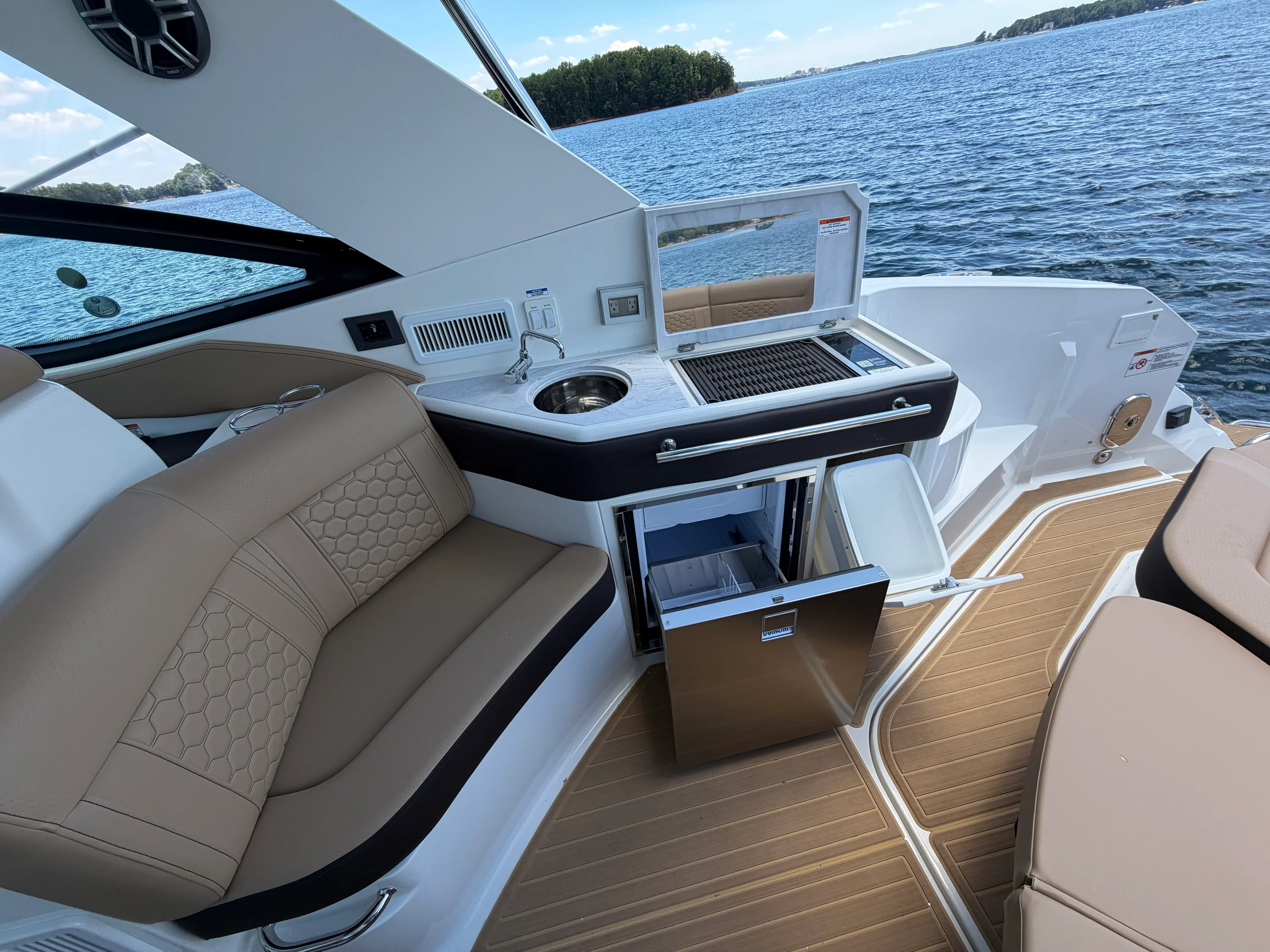 2026 Sea Ray Sundancer 320 Image Thumbnail #33