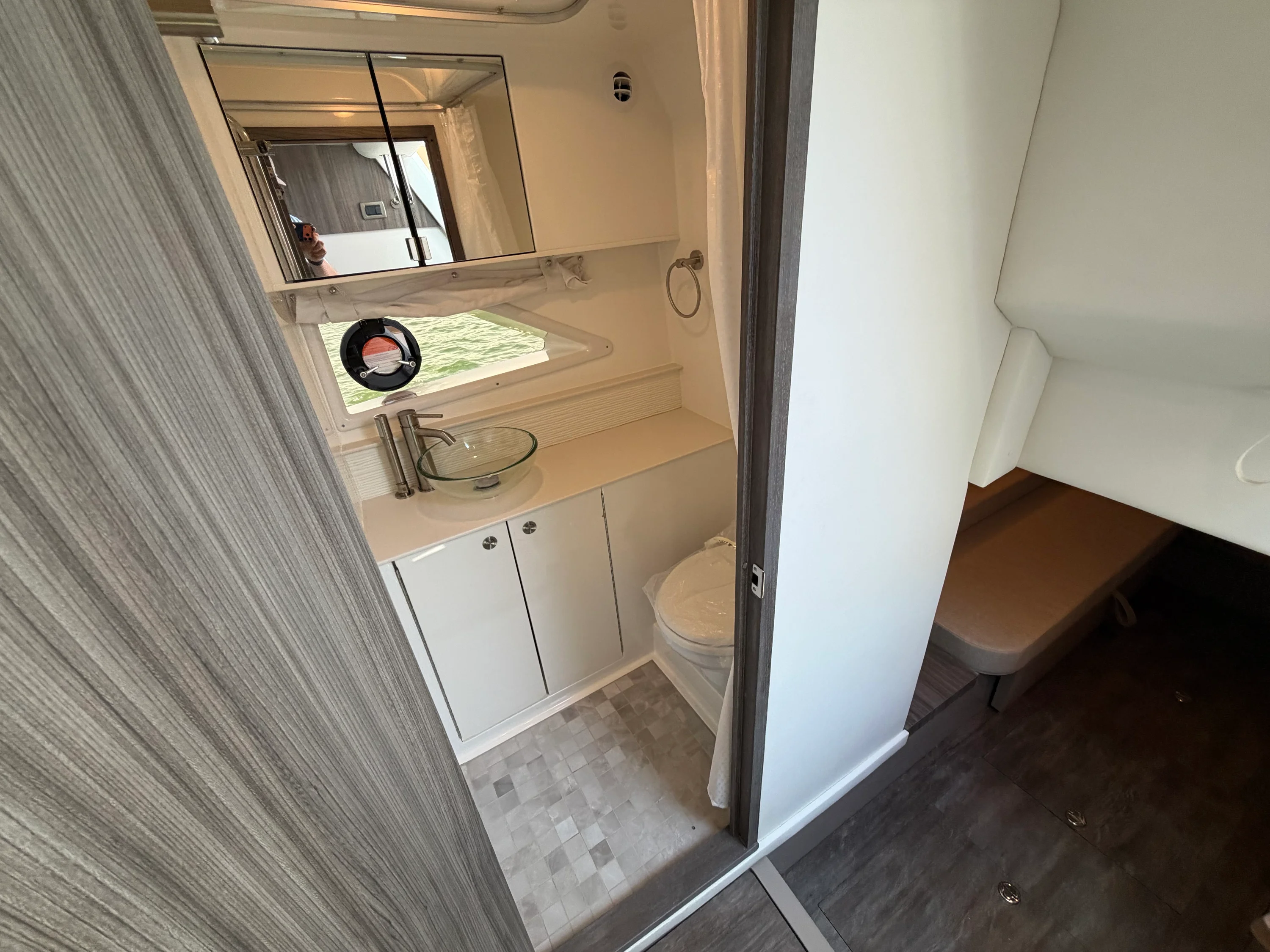 2026 Sea Ray Sundancer 320 Image Thumbnail #28
