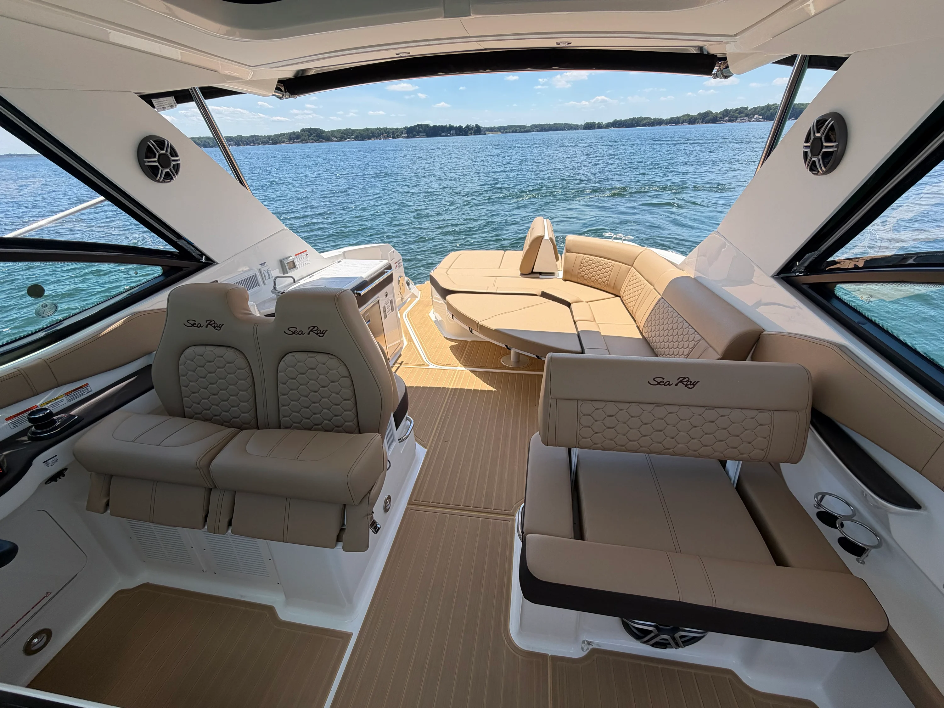 2026 Sea Ray Sundancer 320 Image Thumbnail #21
