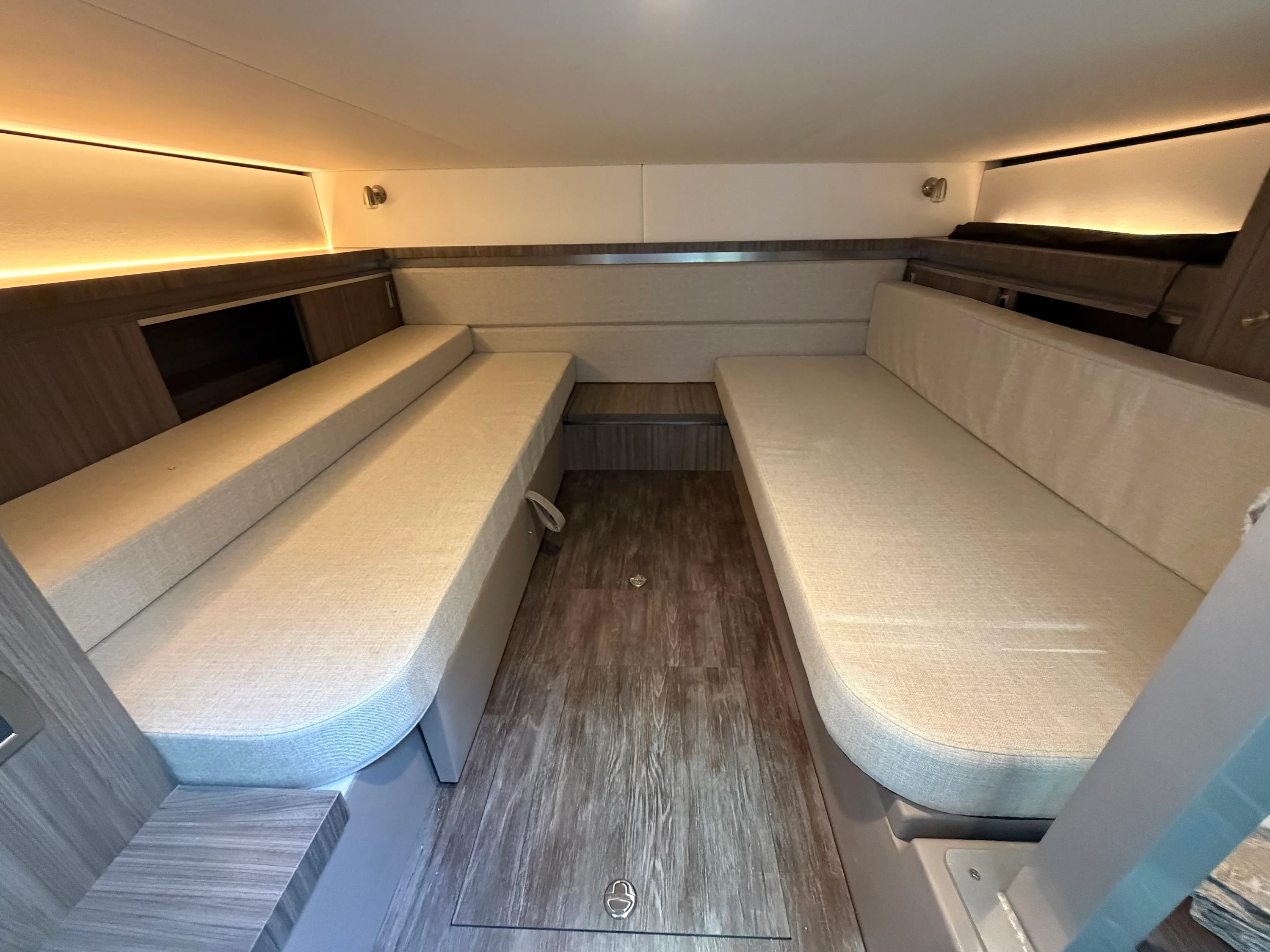 2026 Sea Ray Sundancer 320 Image Thumbnail #27