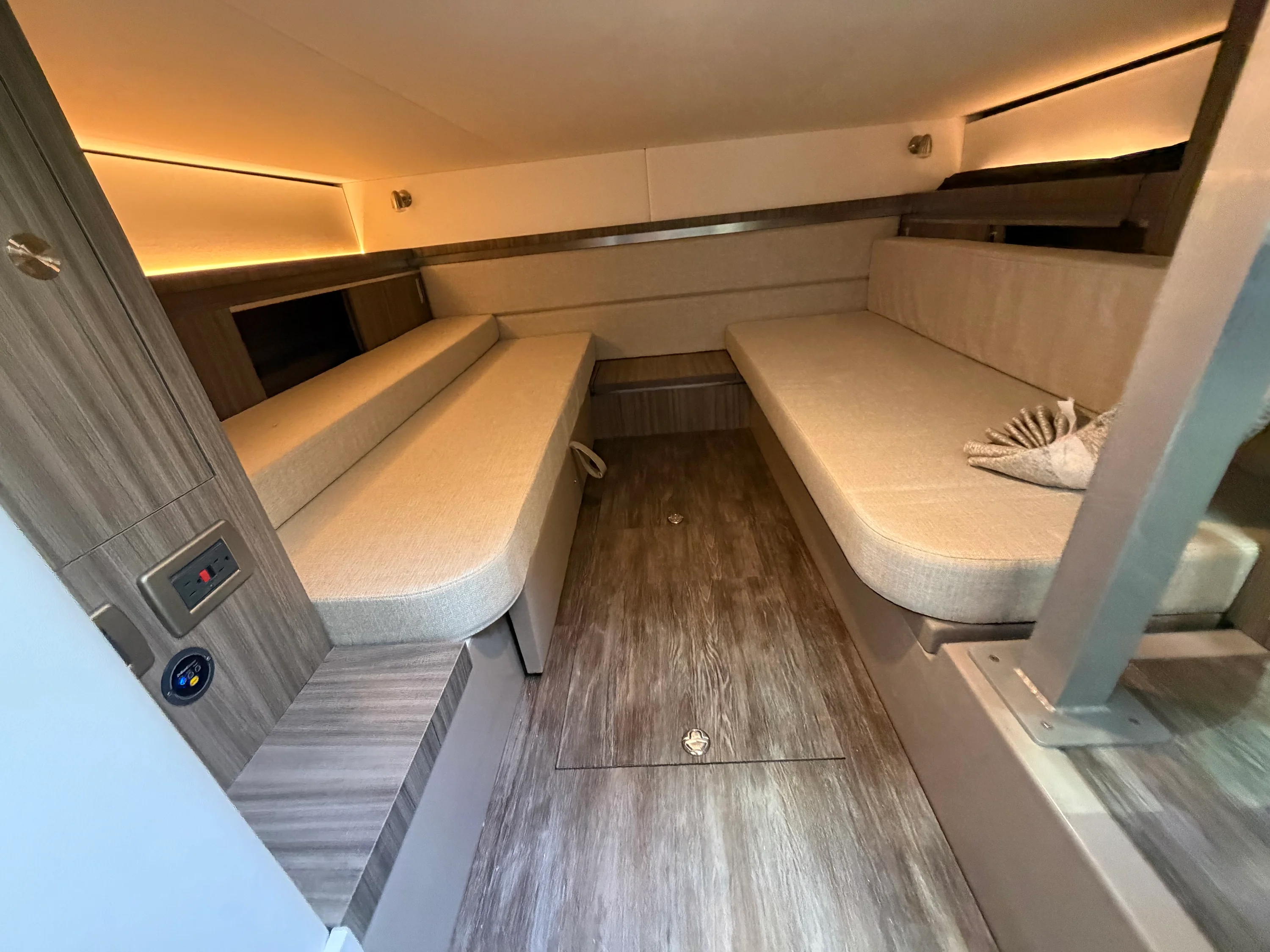 2026 Sea Ray Sundancer 320 Image Thumbnail #24