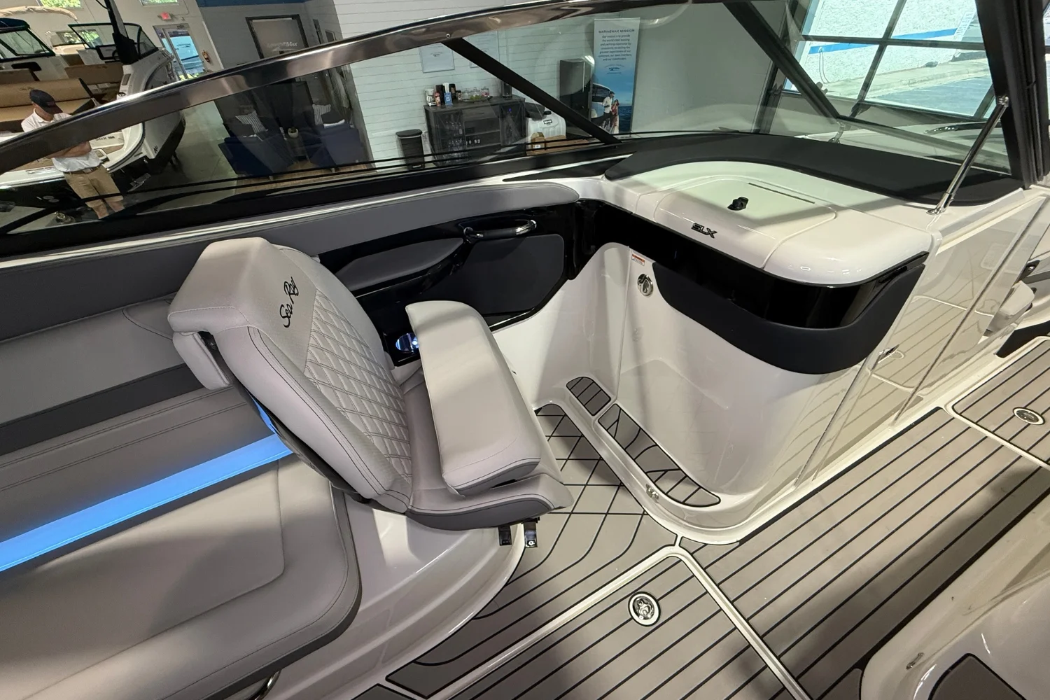 2026 Sea Ray SLX 260 Image Thumbnail #20