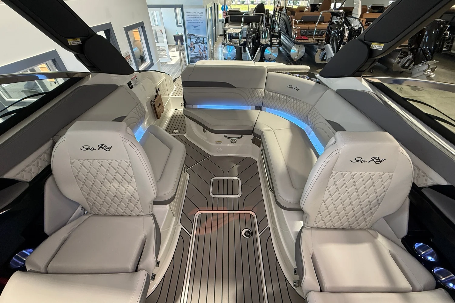 2026 Sea Ray SLX 260 Image Thumbnail #13