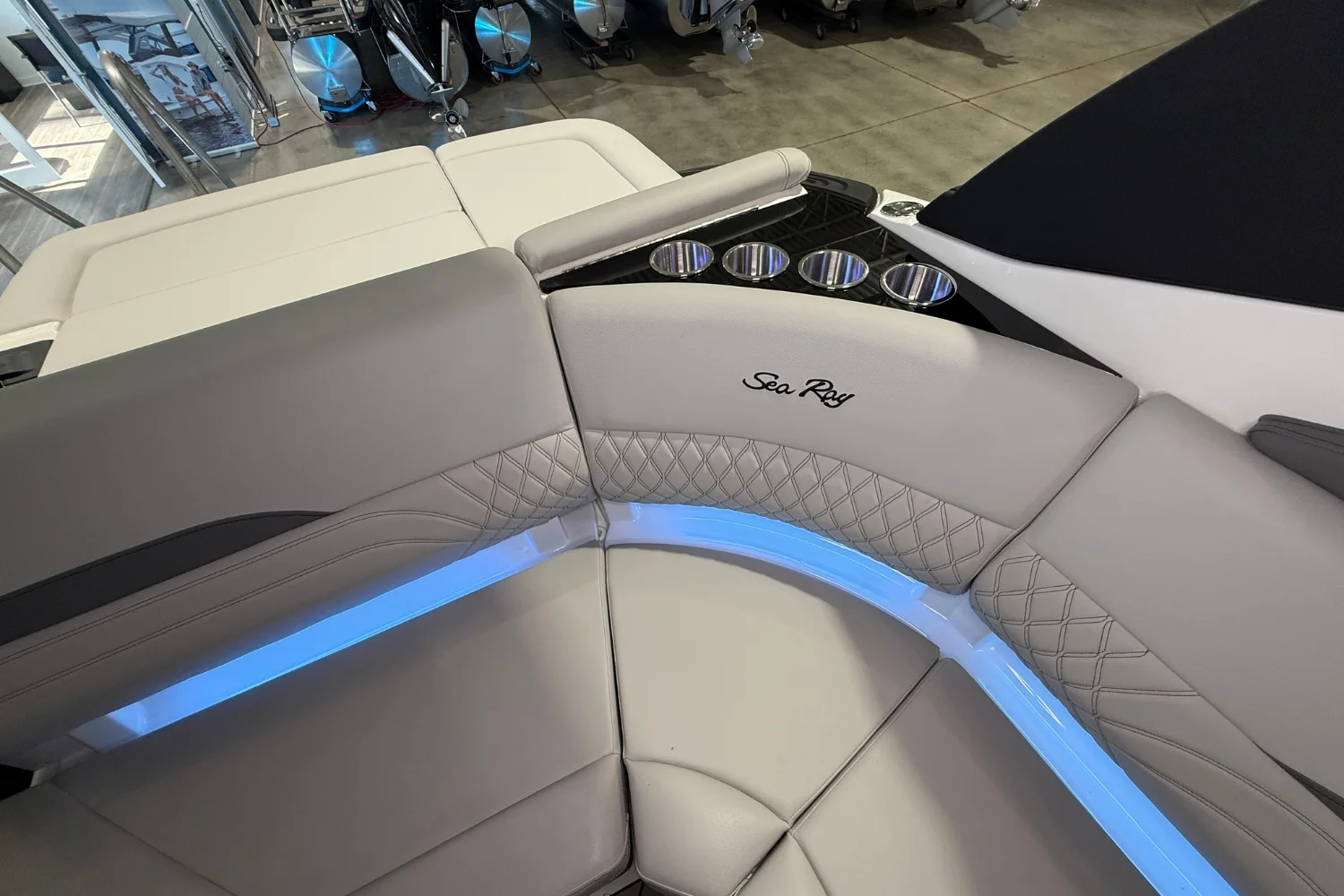 2026 Sea Ray SLX 260 Image Thumbnail #12