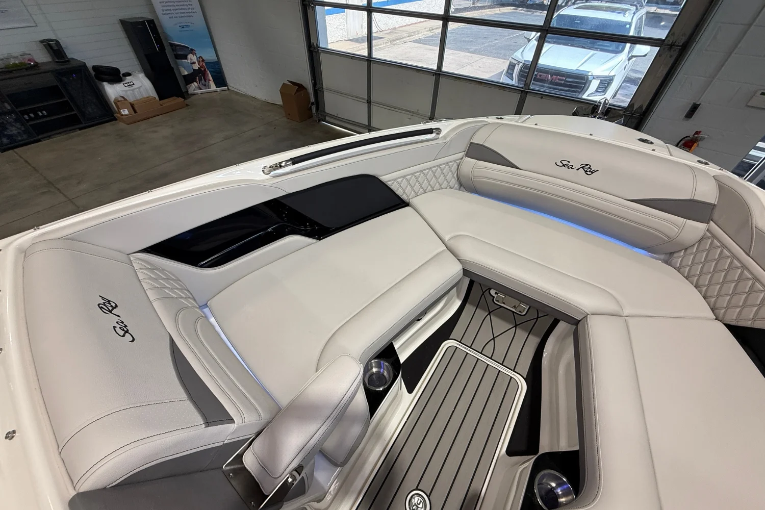 2026 Sea Ray SLX 260 Image Thumbnail #25