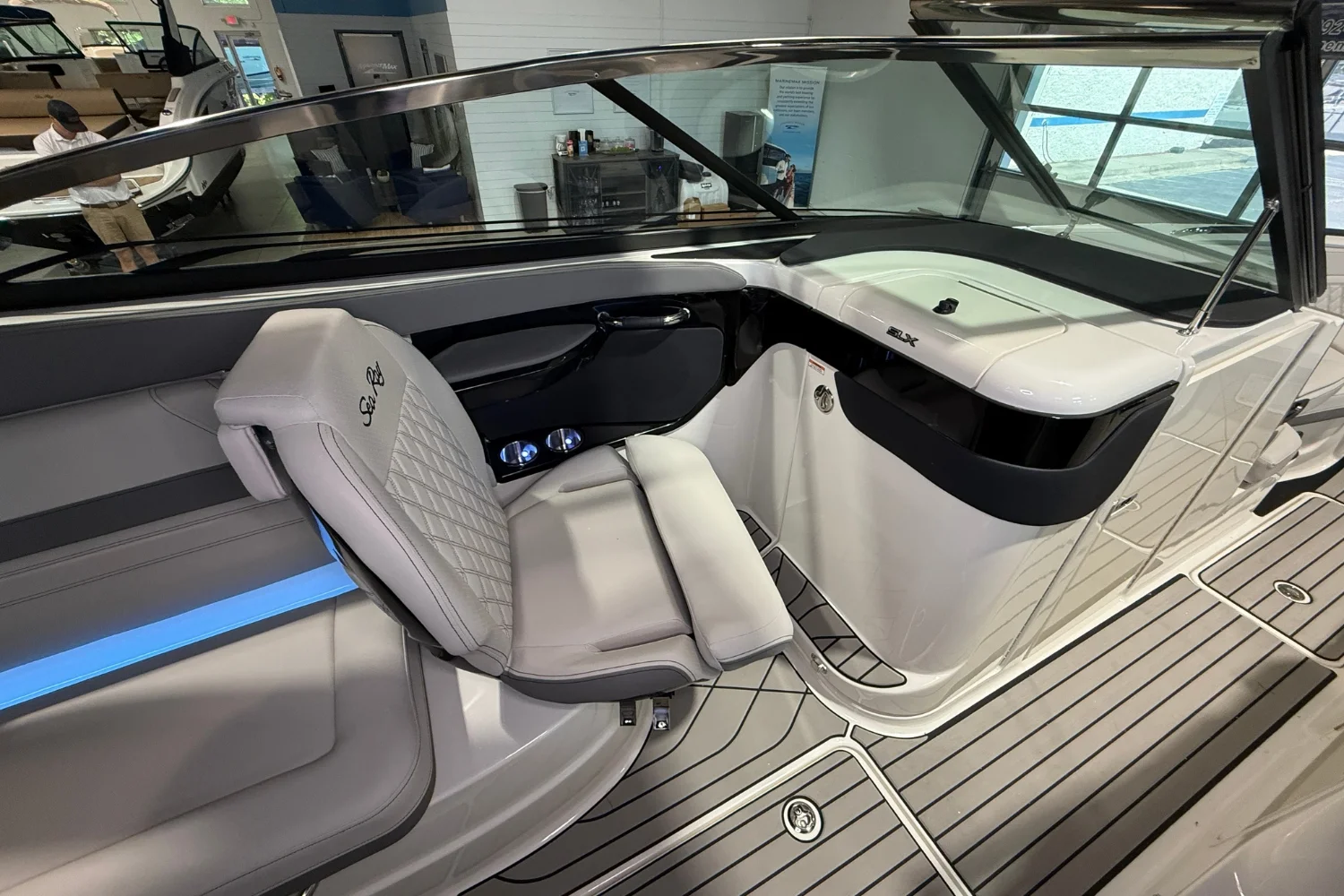 2026 Sea Ray SLX 260 Image Thumbnail #19