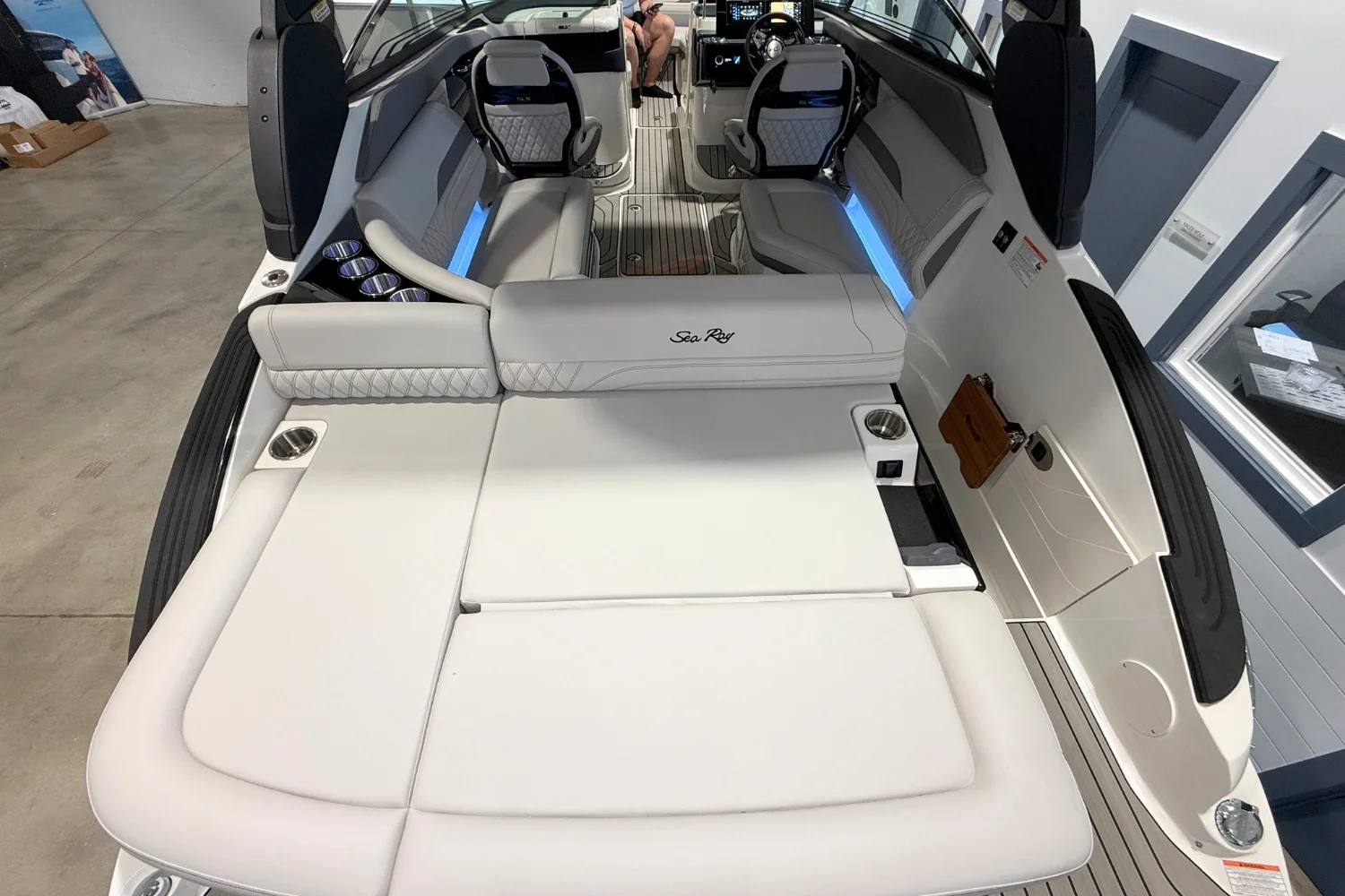 2026 Sea Ray SLX 260 Image Thumbnail #6