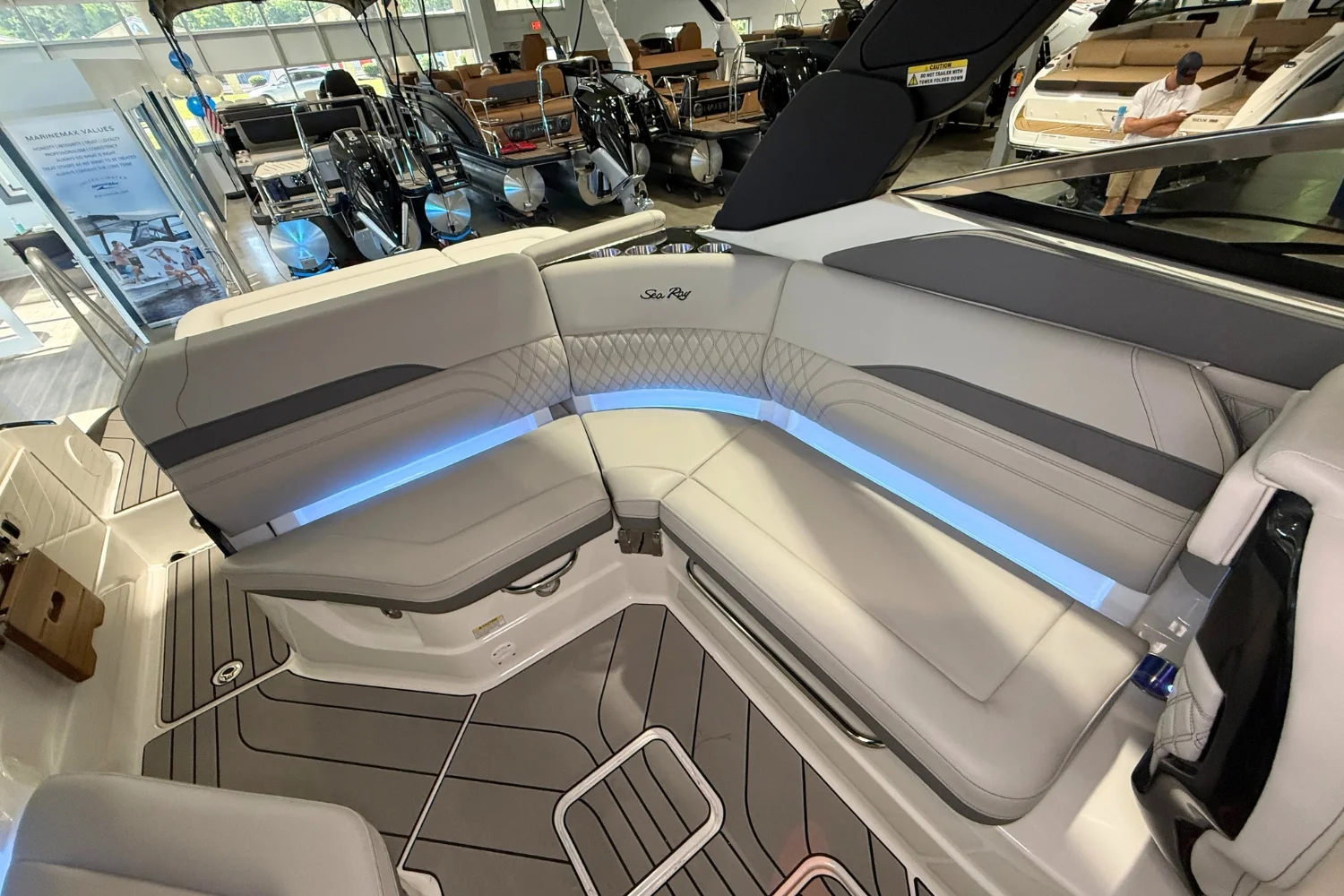 2026 Sea Ray SLX 260 Image Thumbnail #11