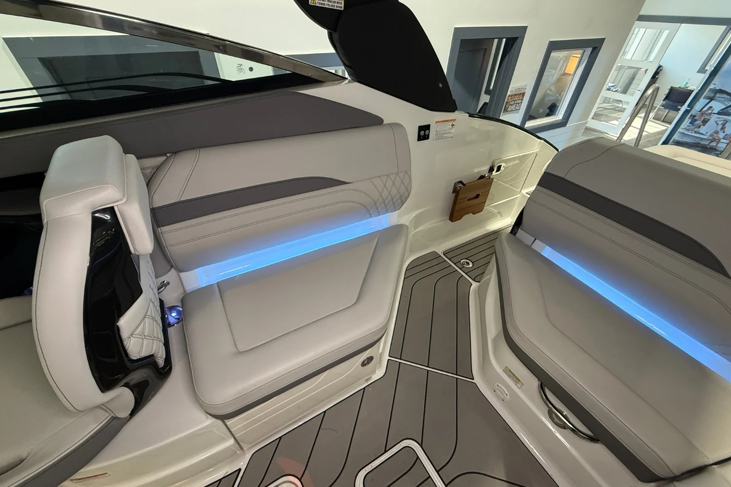 2026 Sea Ray SLX 260 Image Thumbnail #10