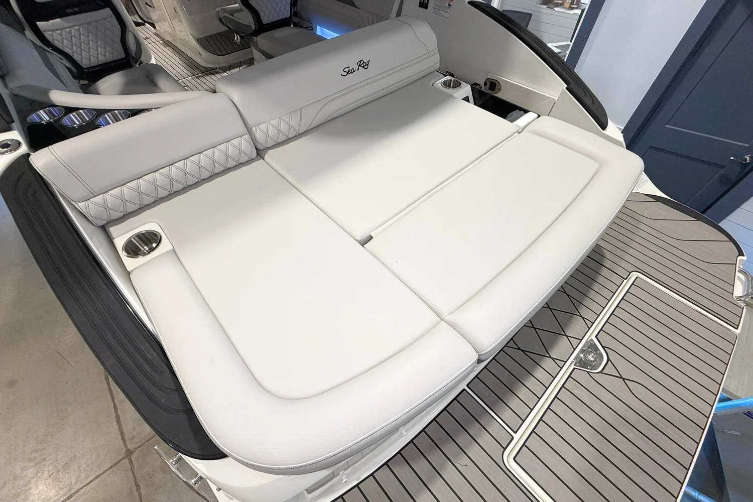 2026 Sea Ray SLX 260 Image Thumbnail #7