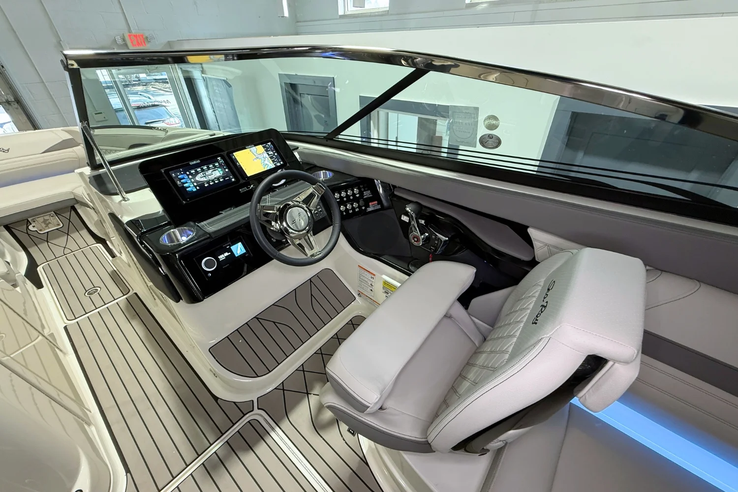 2026 Sea Ray SLX 260 Image Thumbnail #15