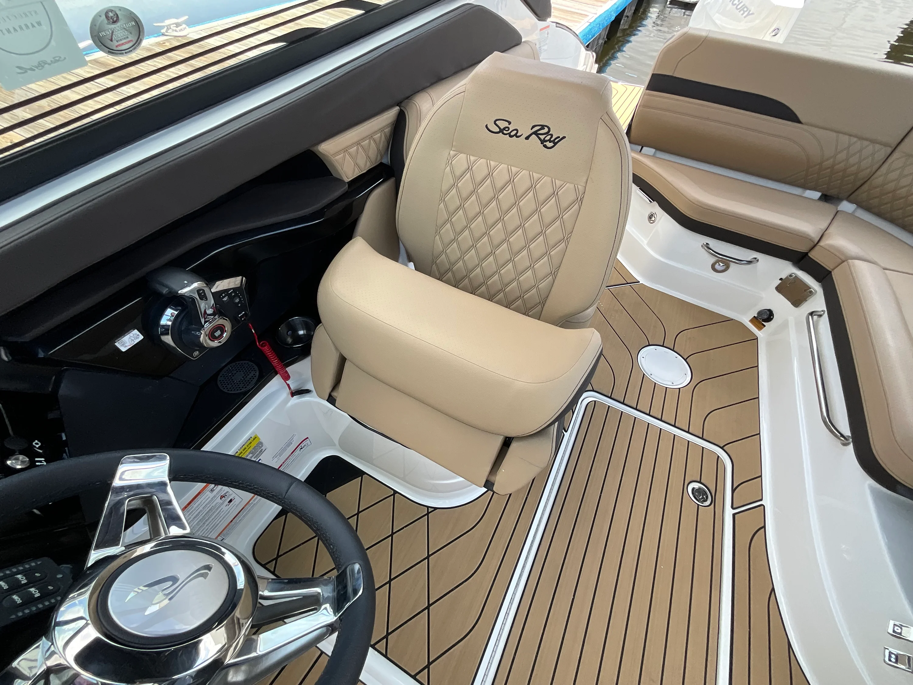 2026 Sea Ray SLX 260 Outboard Image Thumbnail #13