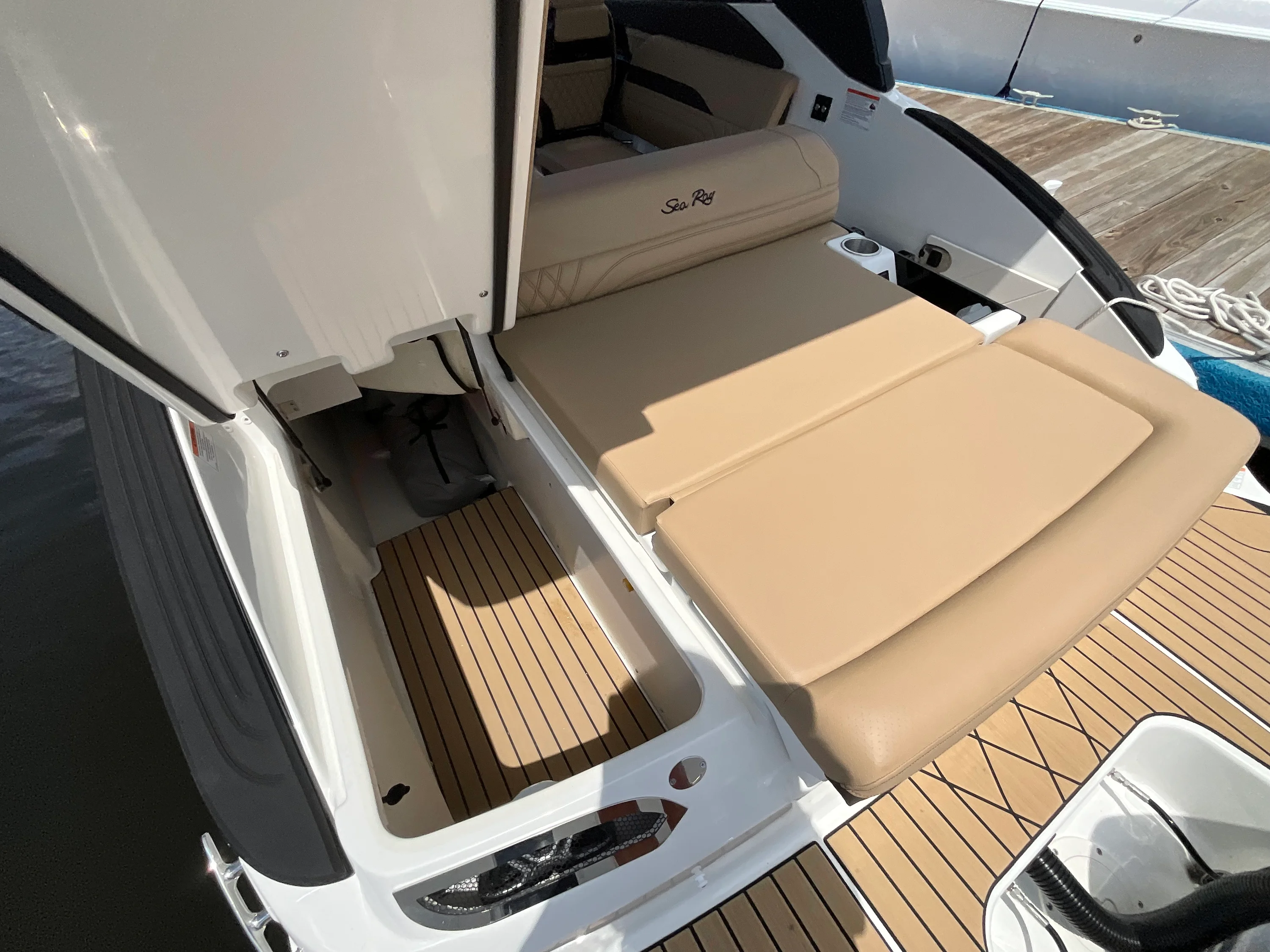 2026 Sea Ray SLX 260 Outboard Image Thumbnail #11