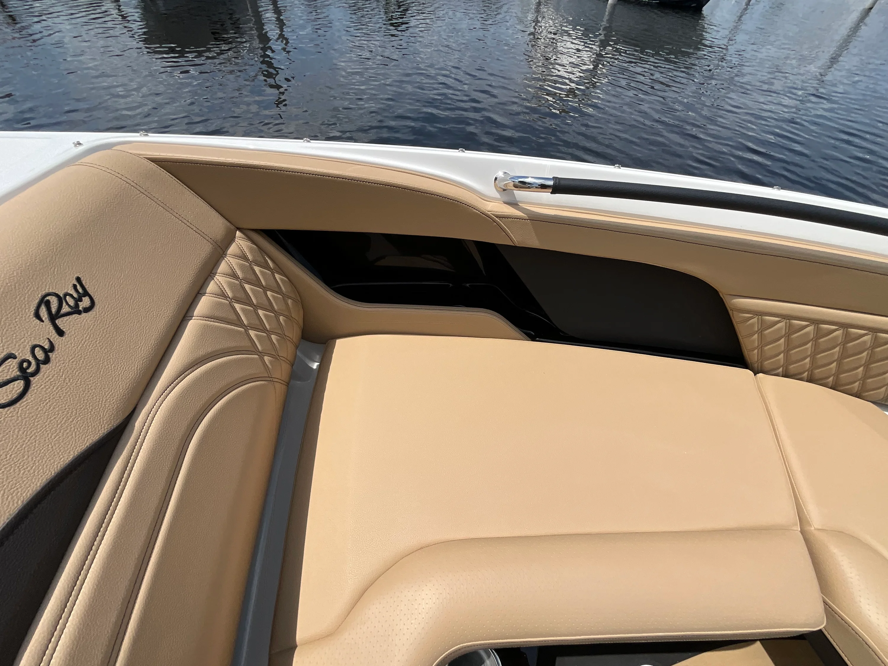 2026 Sea Ray SLX 260 Outboard Image Thumbnail #14