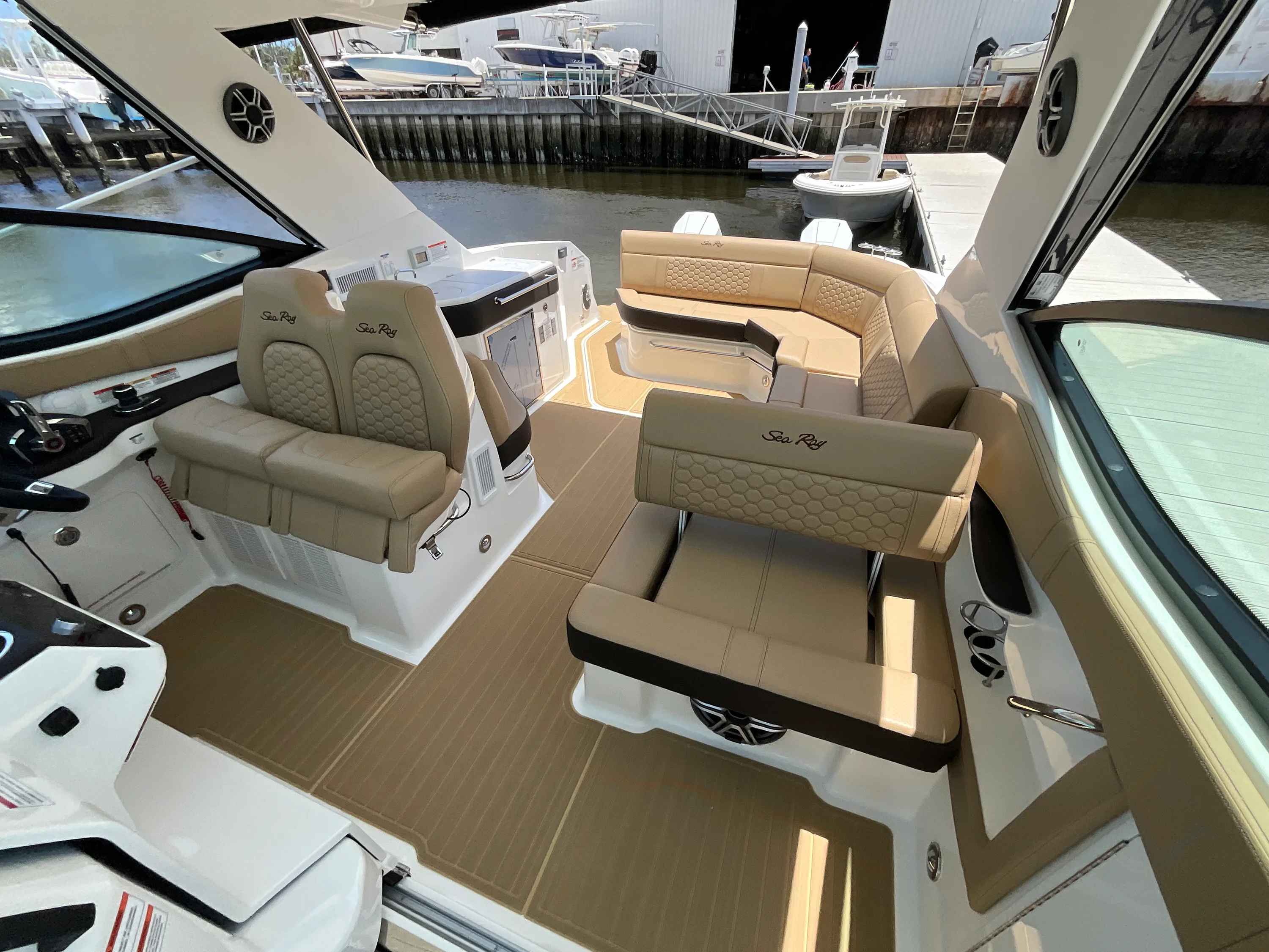 2026 Sea Ray Sundancer 320 Outboard Image Thumbnail #9