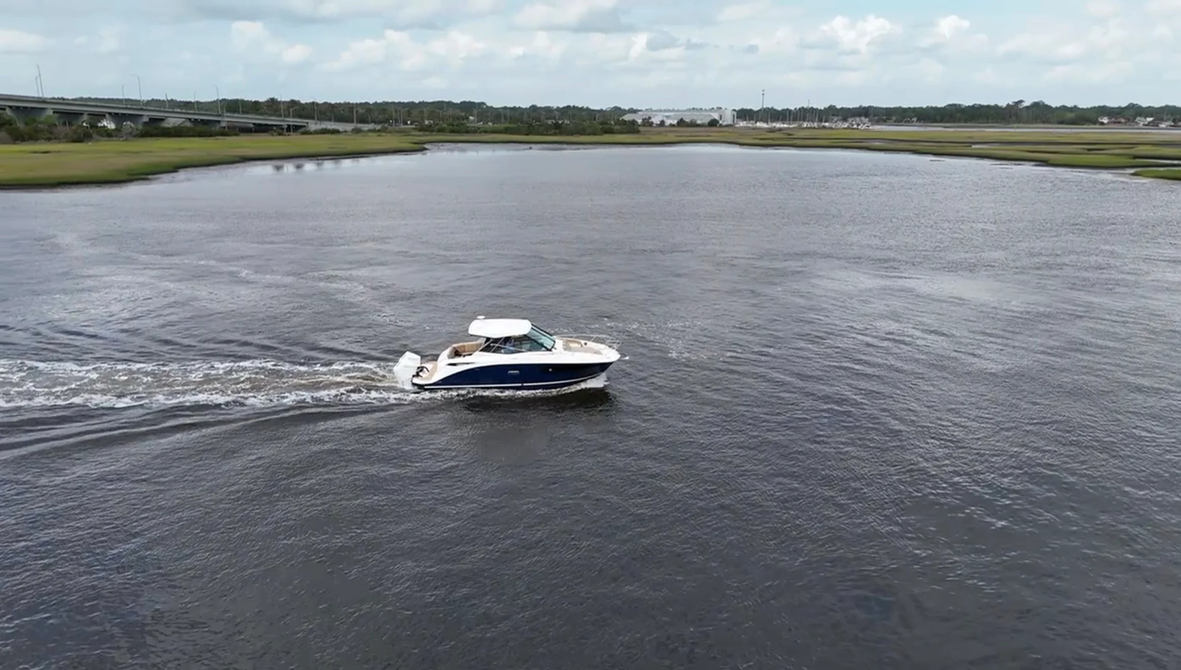 2026 Sea Ray Sundancer 320 Outboard Image Thumbnail #4