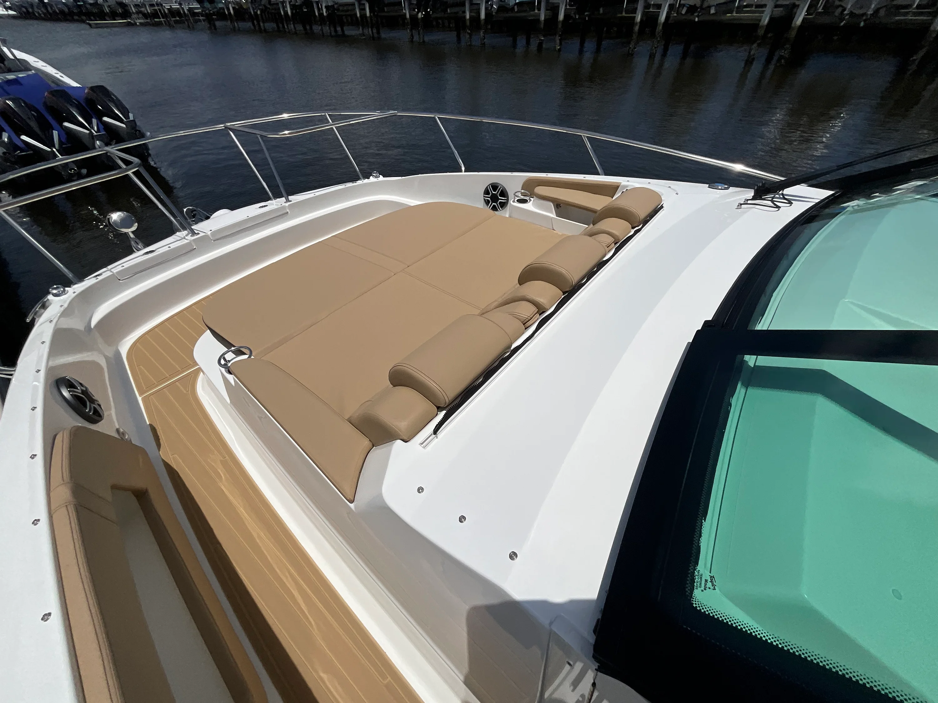 2026 Sea Ray Sundancer 320 Outboard Image Thumbnail #16