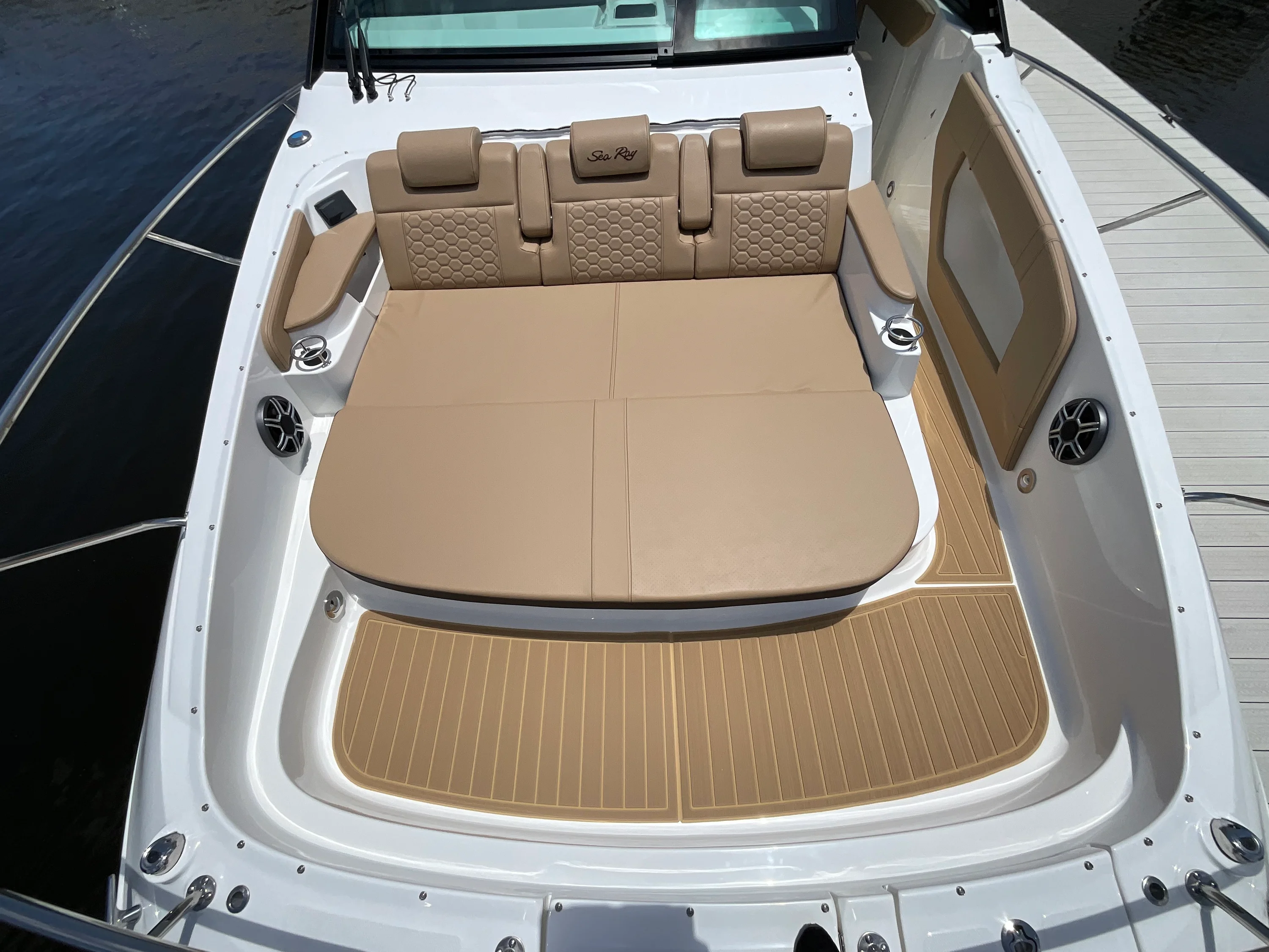 2026 Sea Ray Sundancer 320 Outboard Image Thumbnail #18