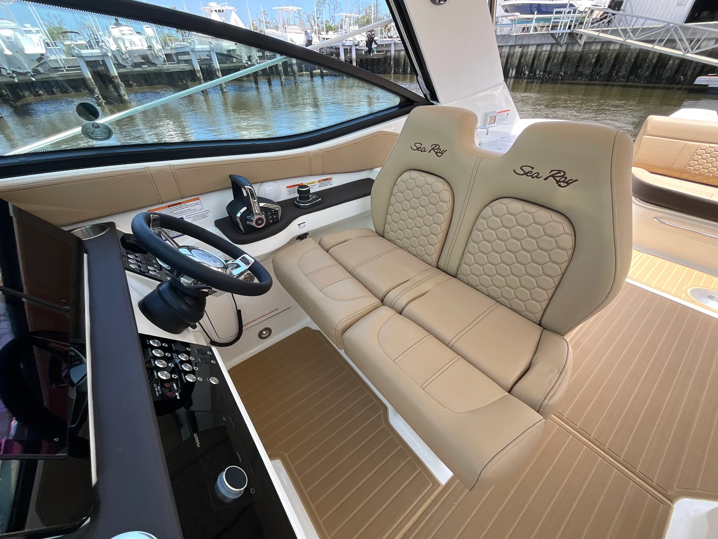 2026 Sea Ray Sundancer 320 Outboard Image Thumbnail #8