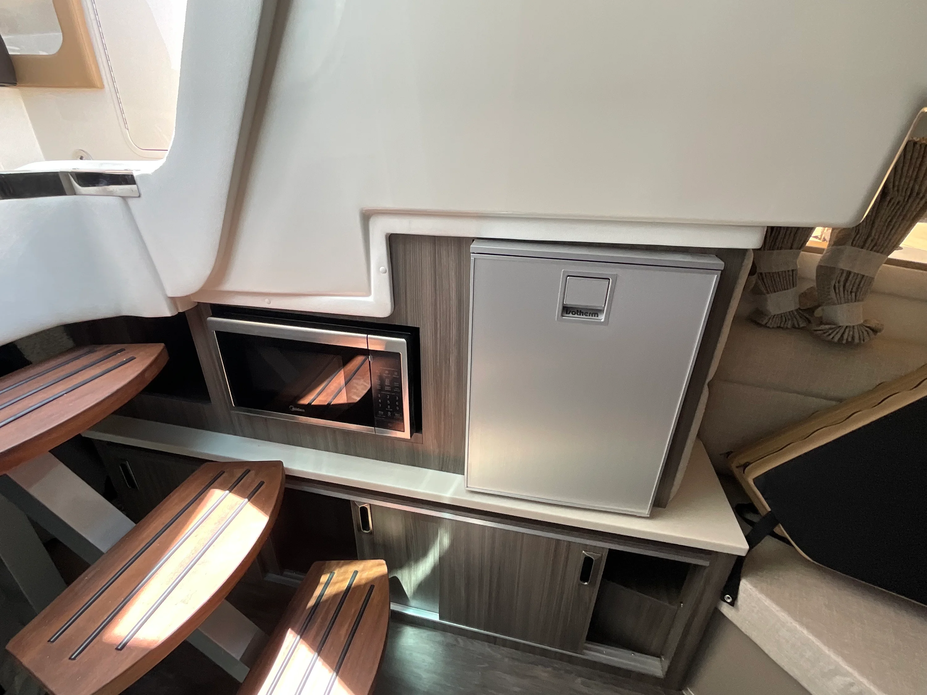 2026 Sea Ray Sundancer 320 Outboard Image Thumbnail #12