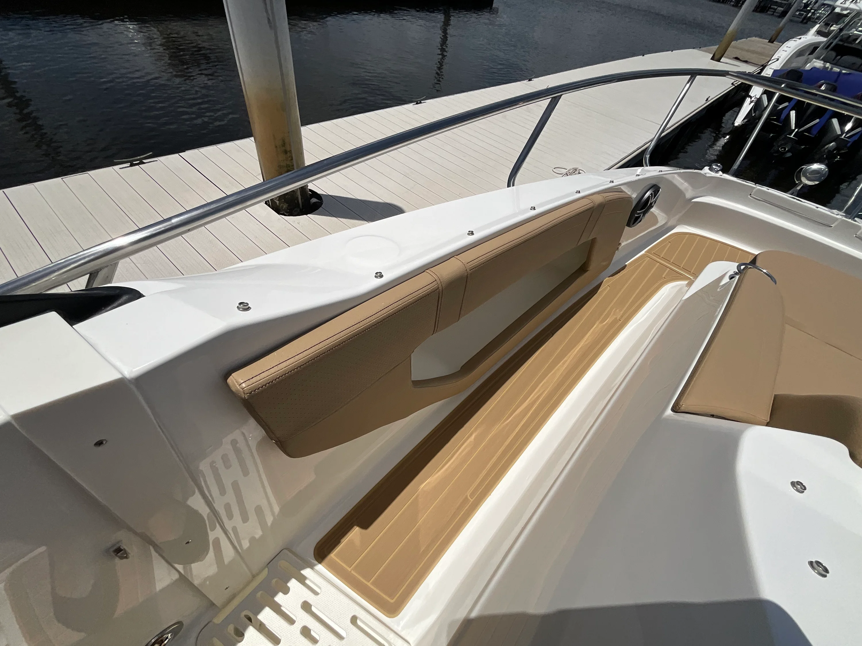 2026 Sea Ray Sundancer 320 Outboard Image Thumbnail #17
